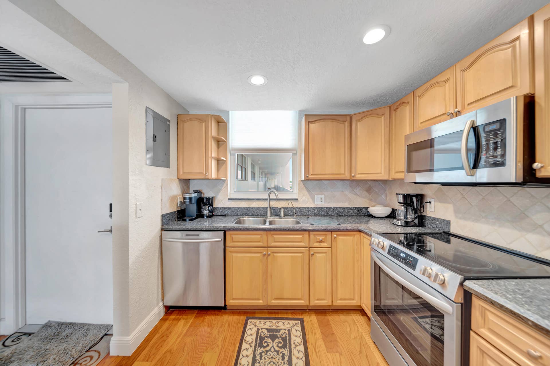 3100 NE 49 Street, #403, Fort Lauderdale, FL 33308 403 Kitchen 3