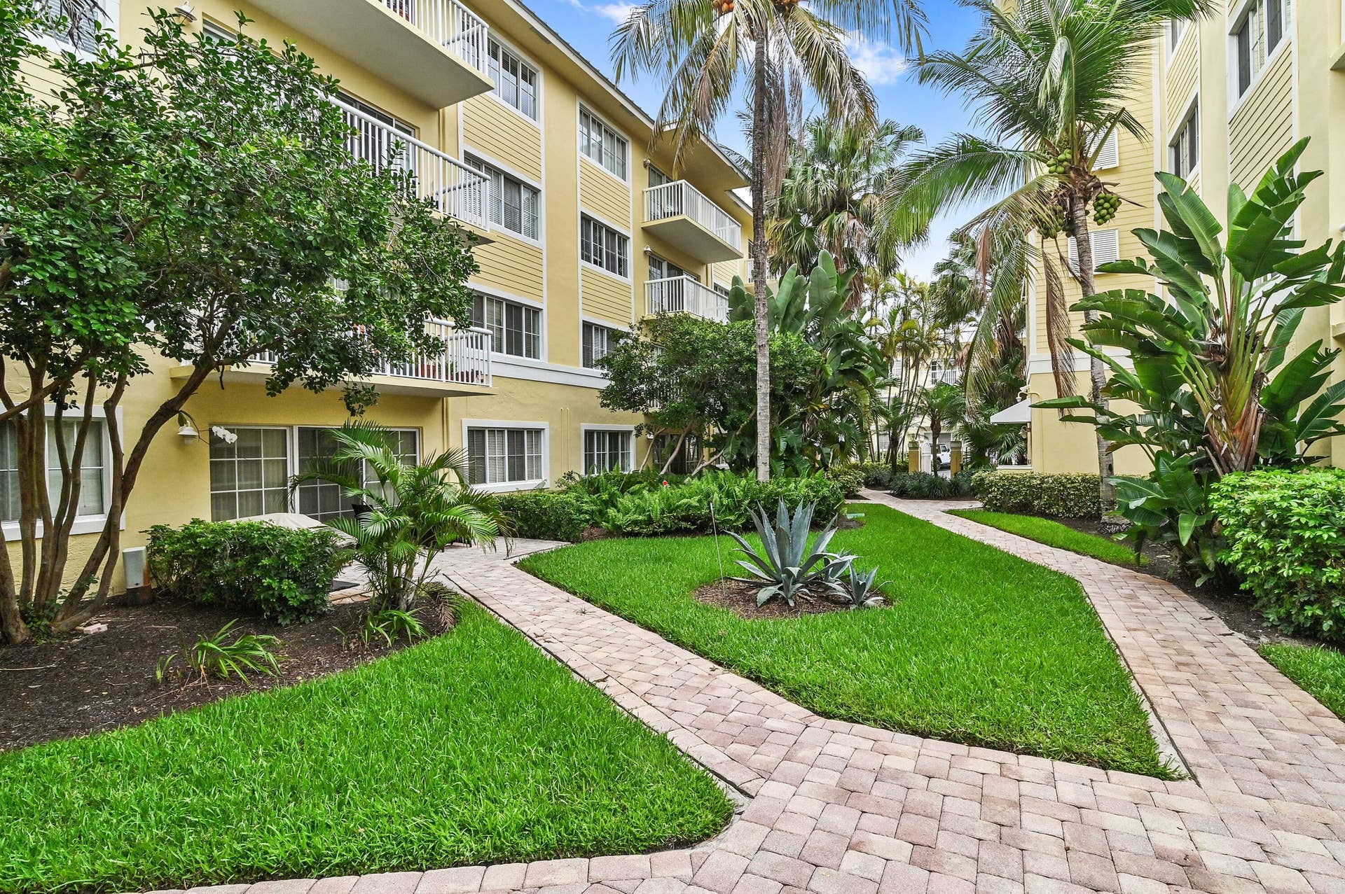 1501 E Broward Boulevard, #805, Fort Lauderdale, FL 33301 37 courtyard 01
