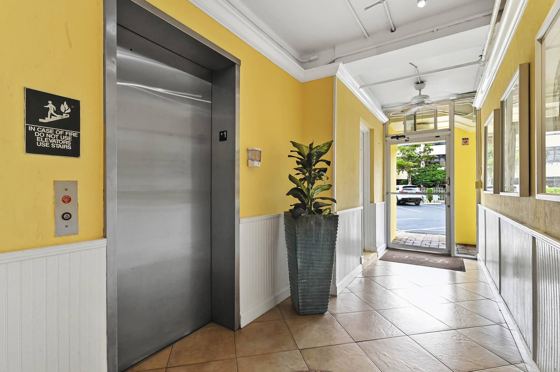 1501 E Broward Boulevard, #805, Fort Lauderdale, FL 33301 31 Elevators 01