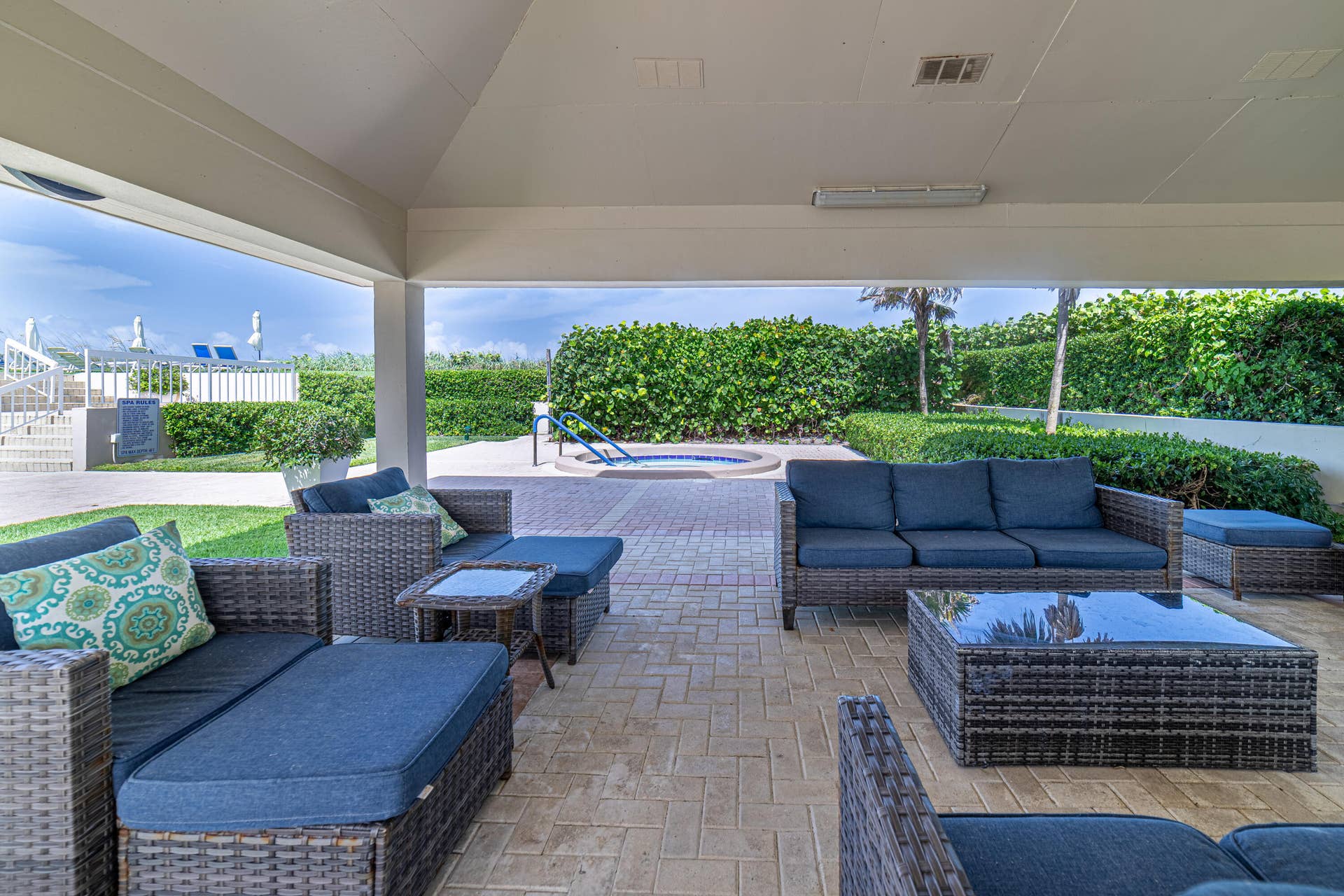 3250 S Ocean Boulevard, #507n, Palm Beach, FL 33480 Hot Tub