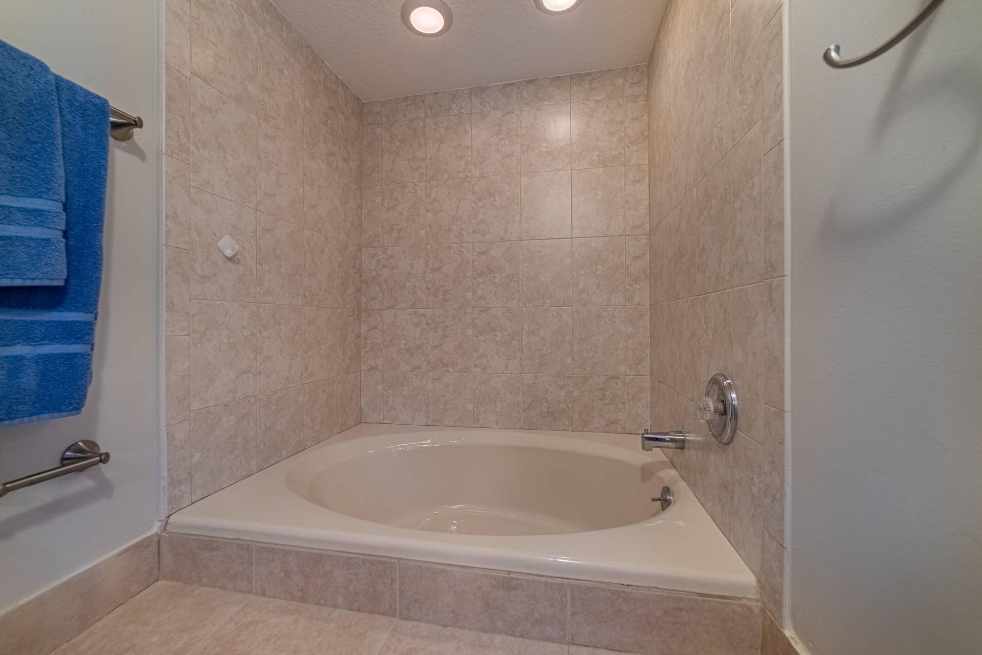 3250 S Ocean Boulevard, #507n, Palm Beach, FL 33480 Bedroom1-Bathroom-Bathtub
