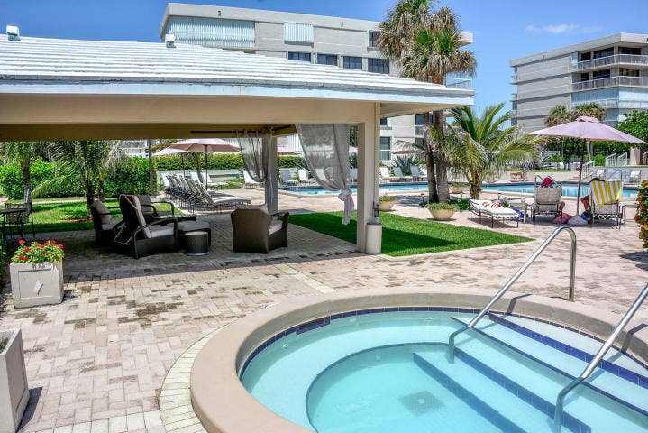 3250 S Ocean Boulevard, #507n, Palm Beach, FL 33480 Jacuzzi pool deck