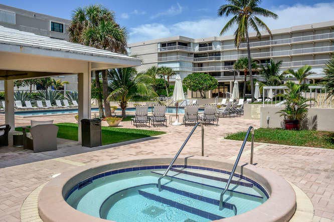 3250 S Ocean Boulevard, #507n, Palm Beach, FL 33480 jacuzzi
