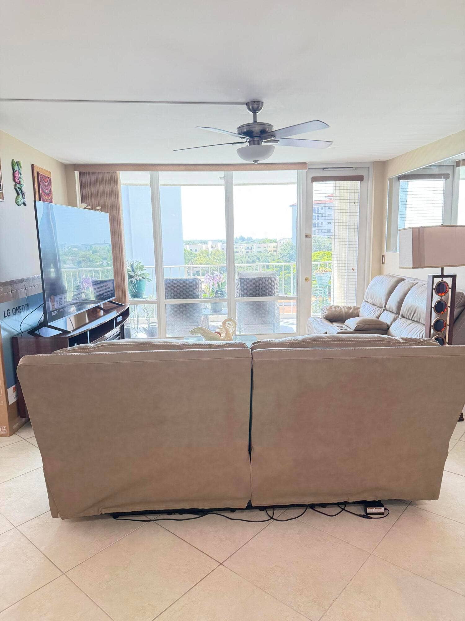 336 Golfview Road, #706, North Palm Beach, FL 33408 Living Room