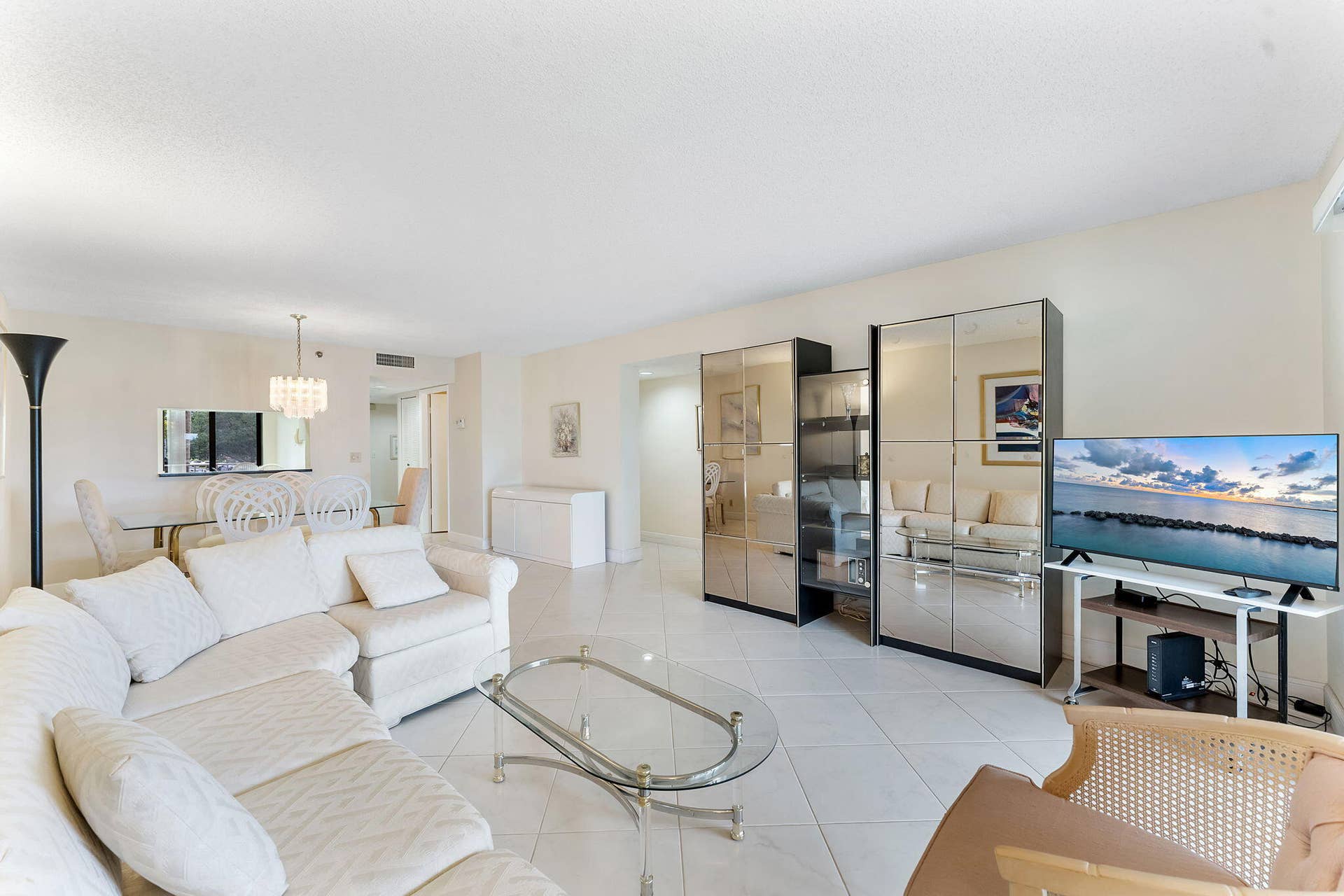 7260 Kinghurst Drive, #205, Delray Beach, FL 33446 Living Area