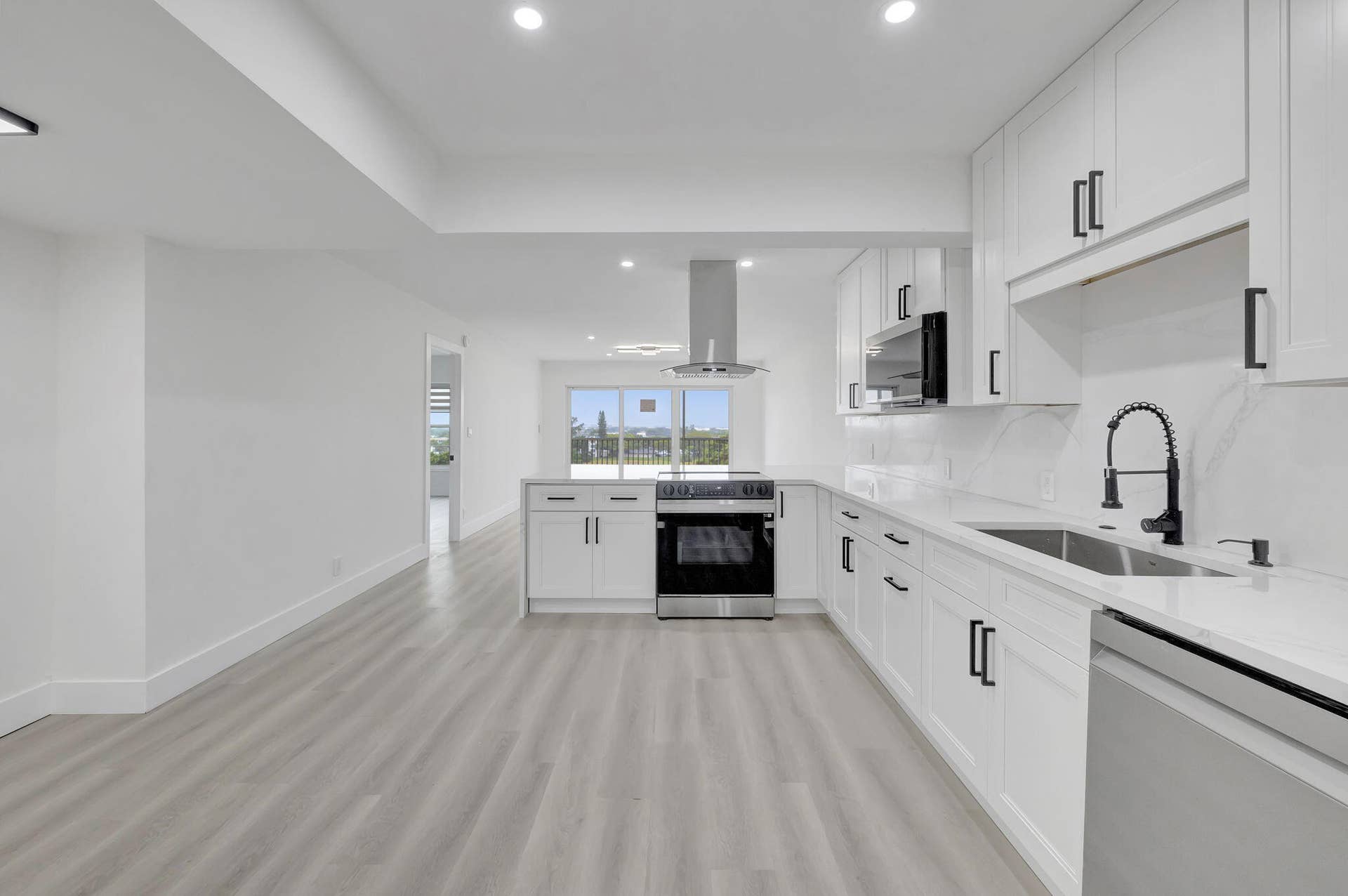 3050 N Palm Aire Drive, #704, Pompano Beach, Pompano Beach, FL 33069 Kitchen
