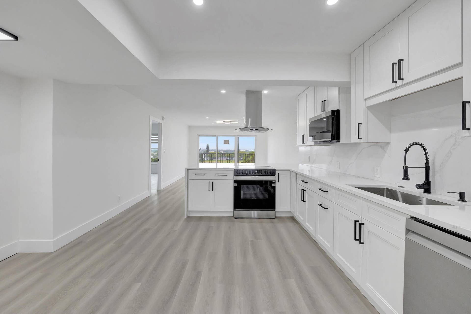 3050 N Palm Aire Drive, #704, Pompano Beach, Pompano Beach, FL 33069 Kitchen