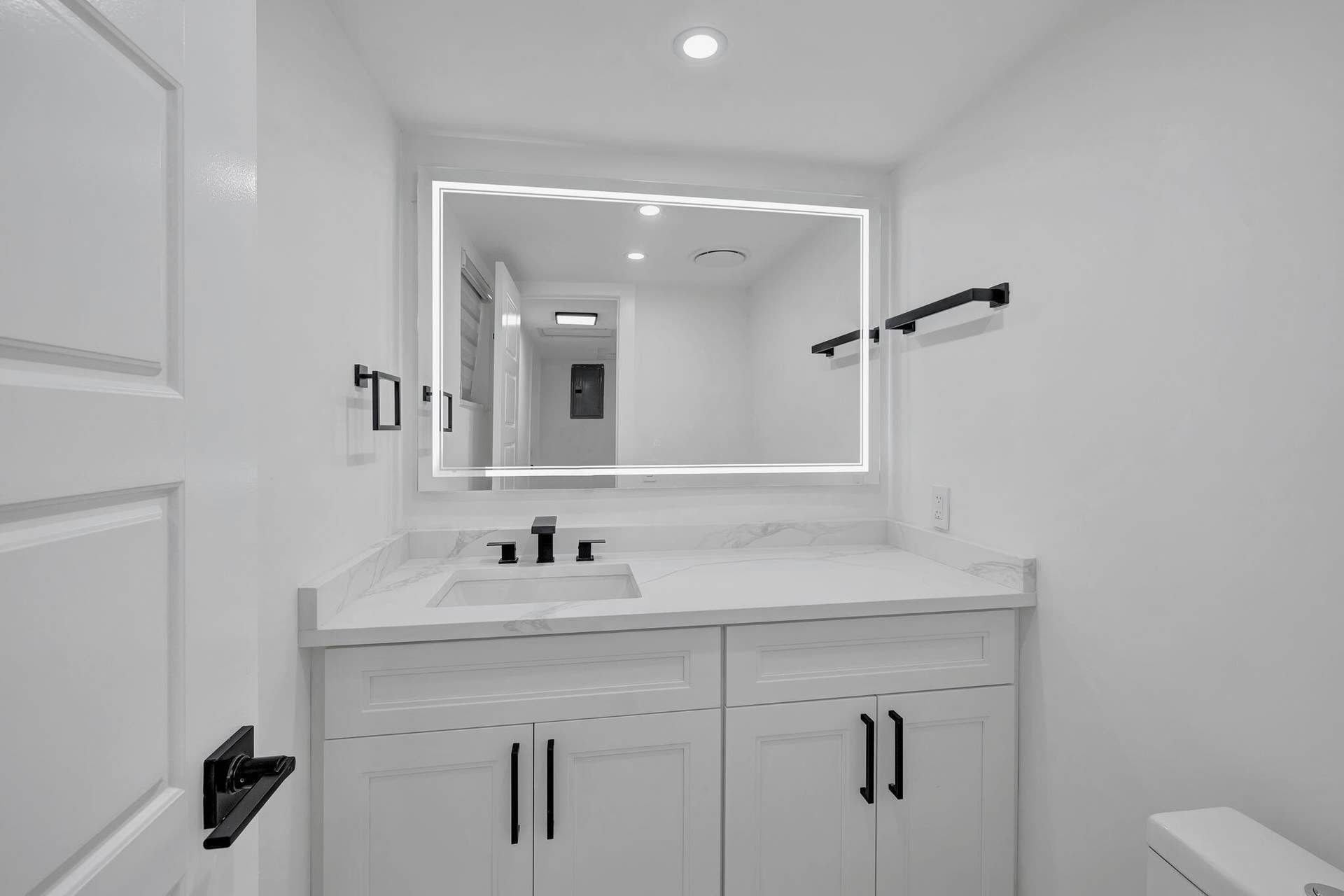 3050 N Palm Aire Drive, #704, Pompano Beach, Pompano Beach, FL 33069 Guest Bathroom