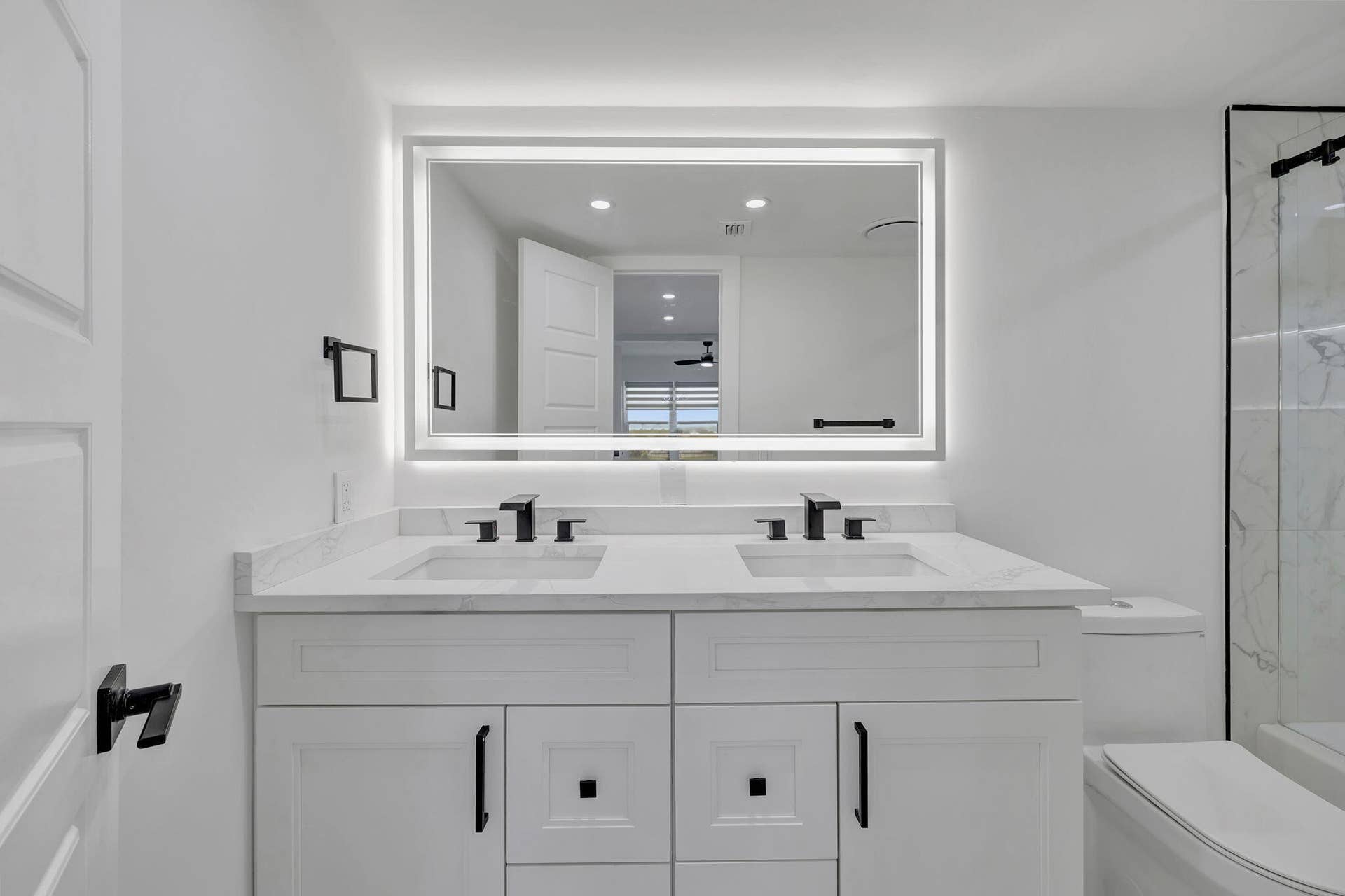 3050 N Palm Aire Drive, #704, Pompano Beach, Pompano Beach, FL 33069 Ensuite Bathroom