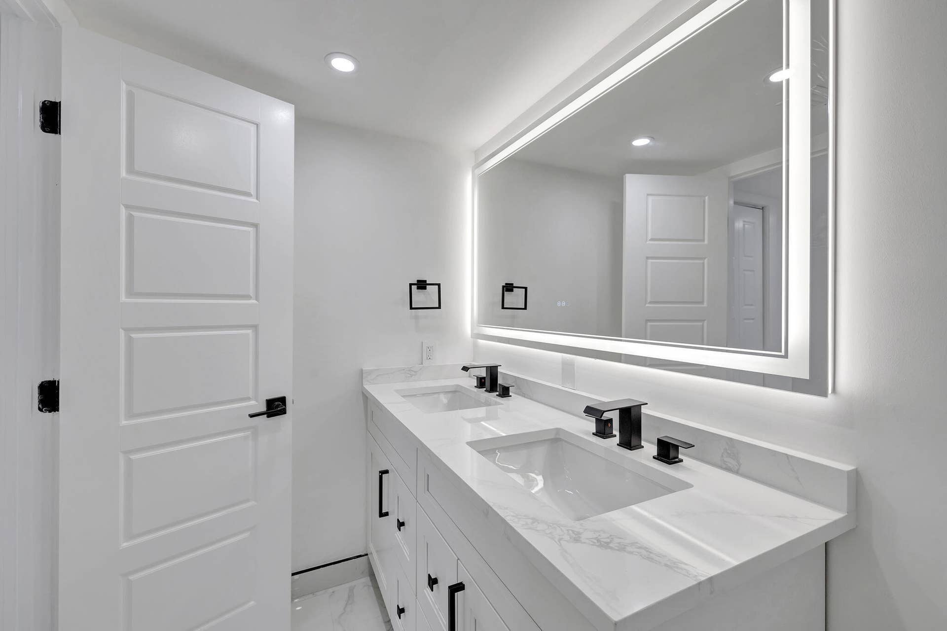 3050 N Palm Aire Drive, #704, Pompano Beach, Pompano Beach, FL 33069 Ensuite Bathroom