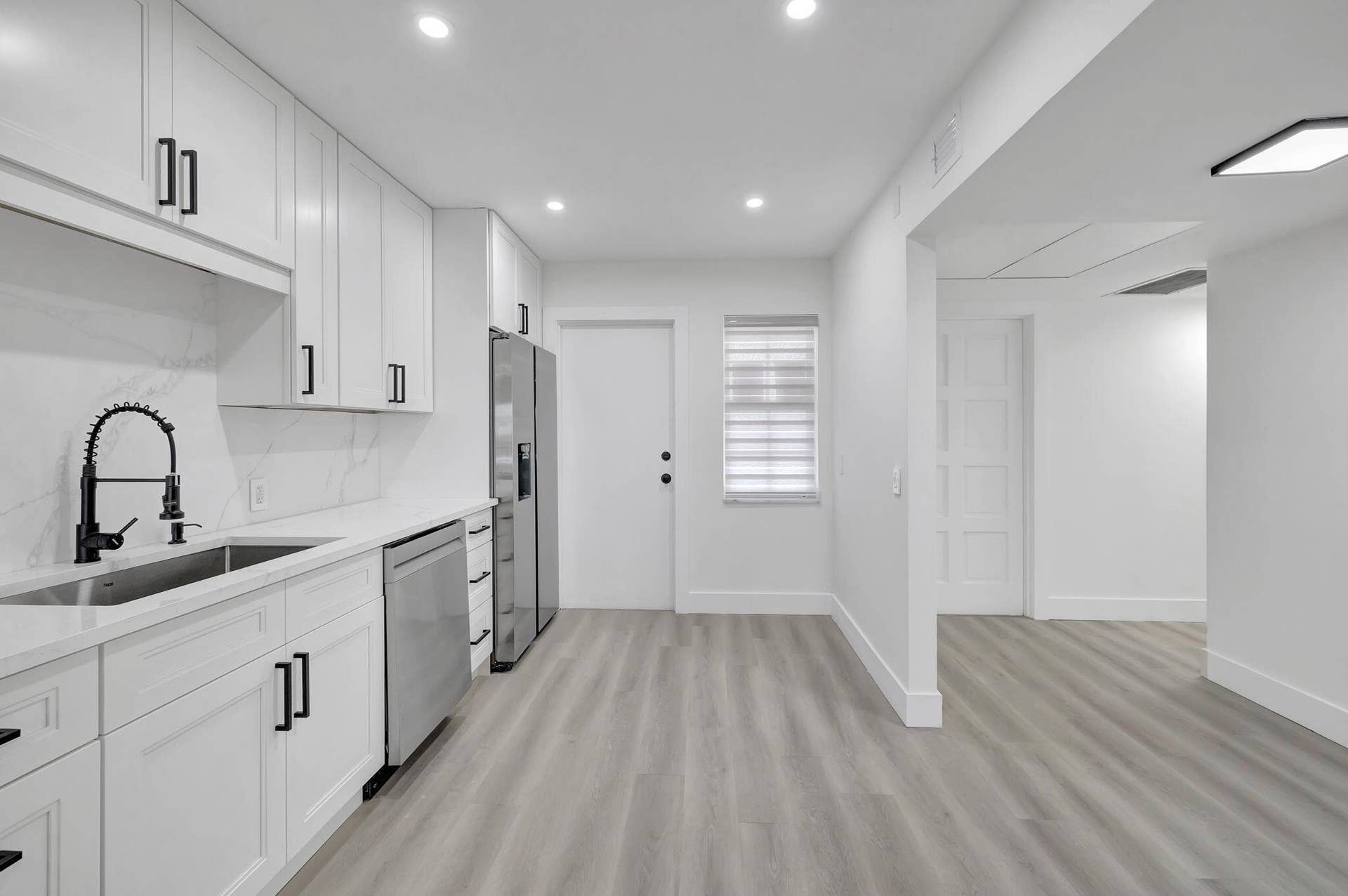 3050 N Palm Aire Drive, #704, Pompano Beach, Pompano Beach, FL 33069 Kitchen