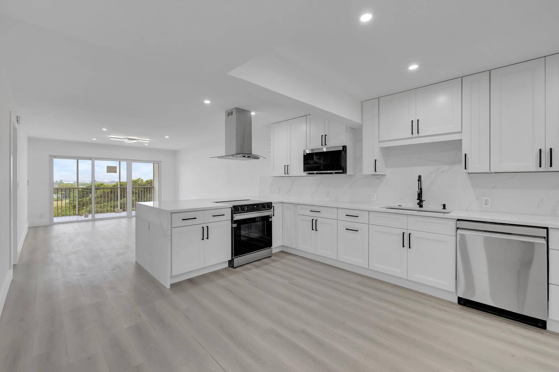 3050 N Palm Aire Drive, #704, Pompano Beach, Pompano Beach, FL 33069 Kitchen
