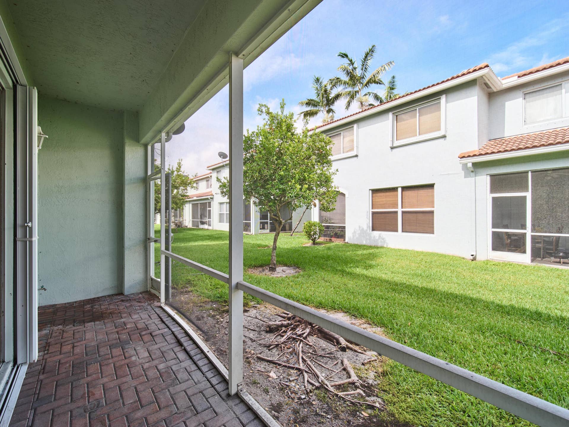 2052 Oakhurst Way, Riviera Beach, FL 33404 P1172436_HDR