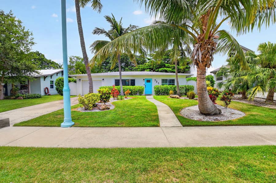 Property photo for 721 NE 8th Avenue, Boynton Beach, FL