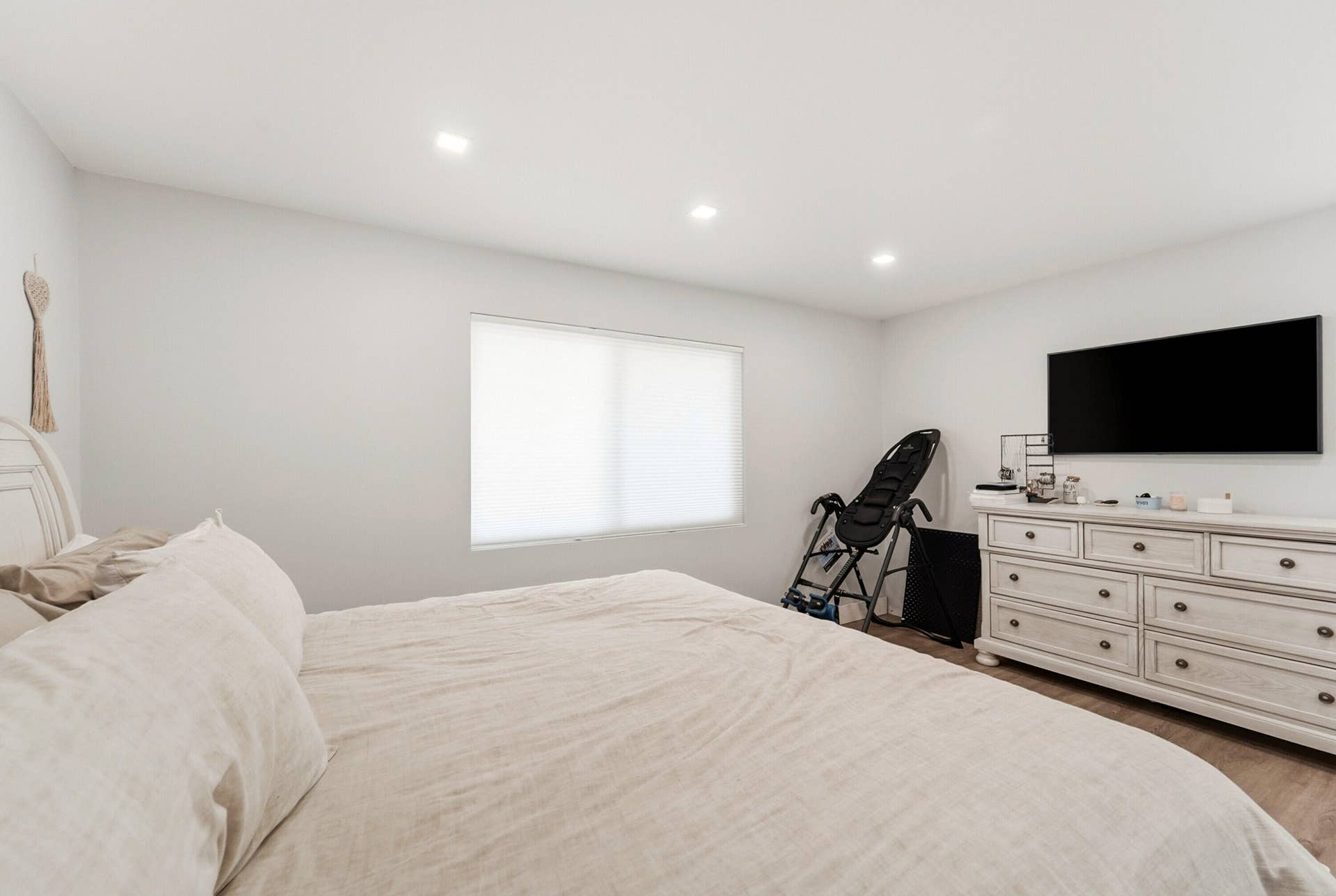 31_primary bedroom