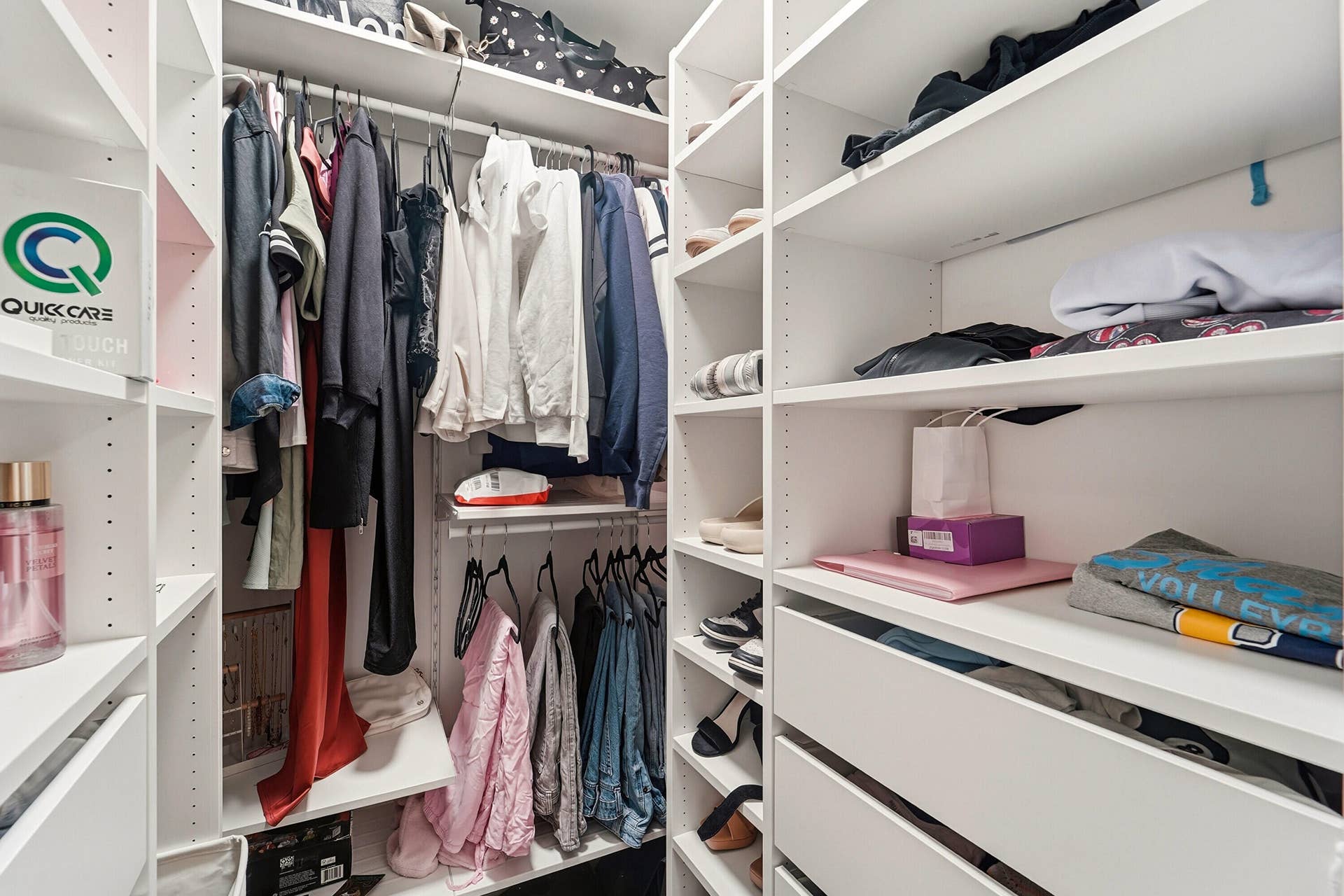 23_walk-in closet