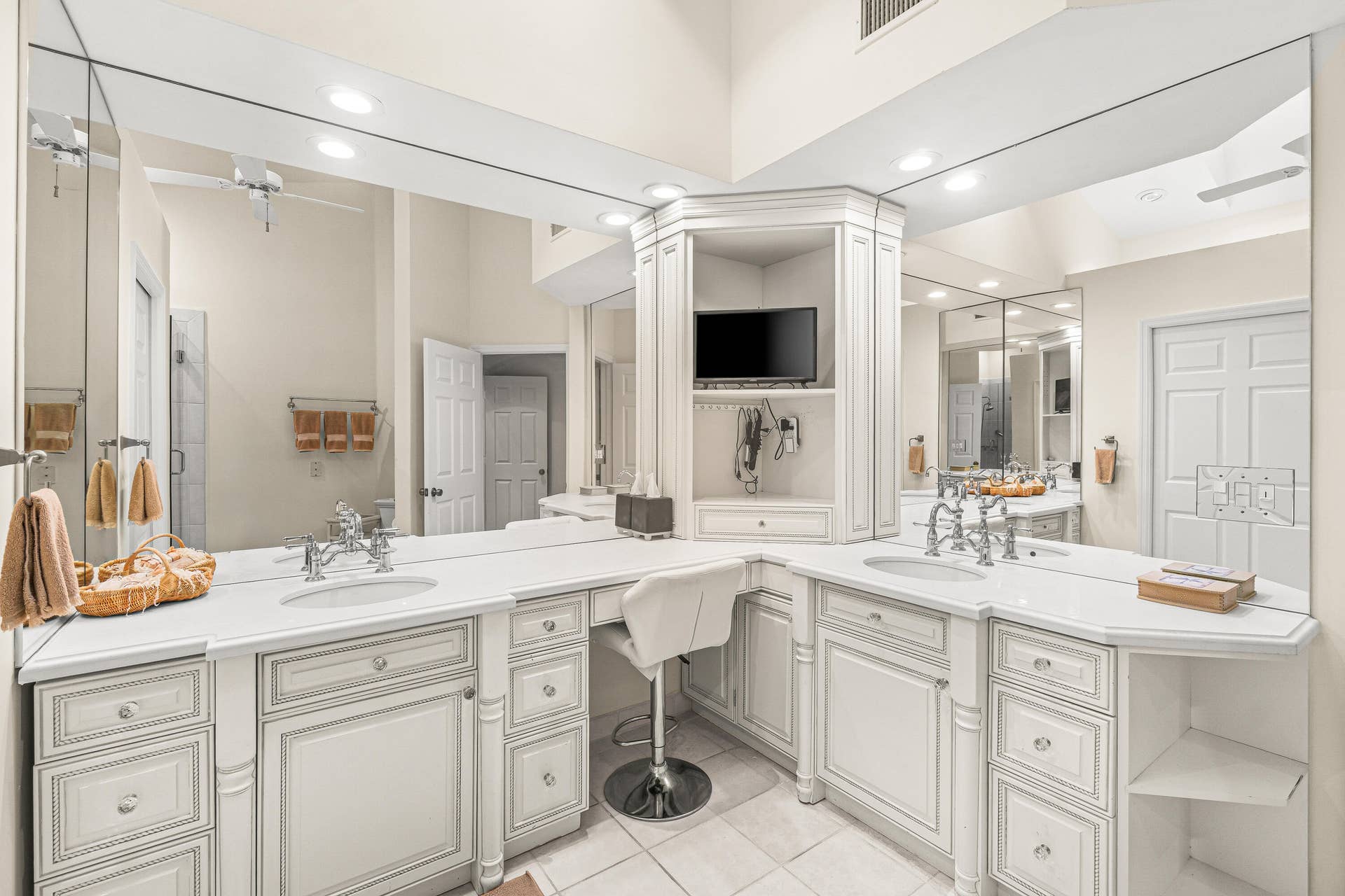 5246 Windsor Parke Drive, Boca Raton, FL 33496 Primary bathroom
