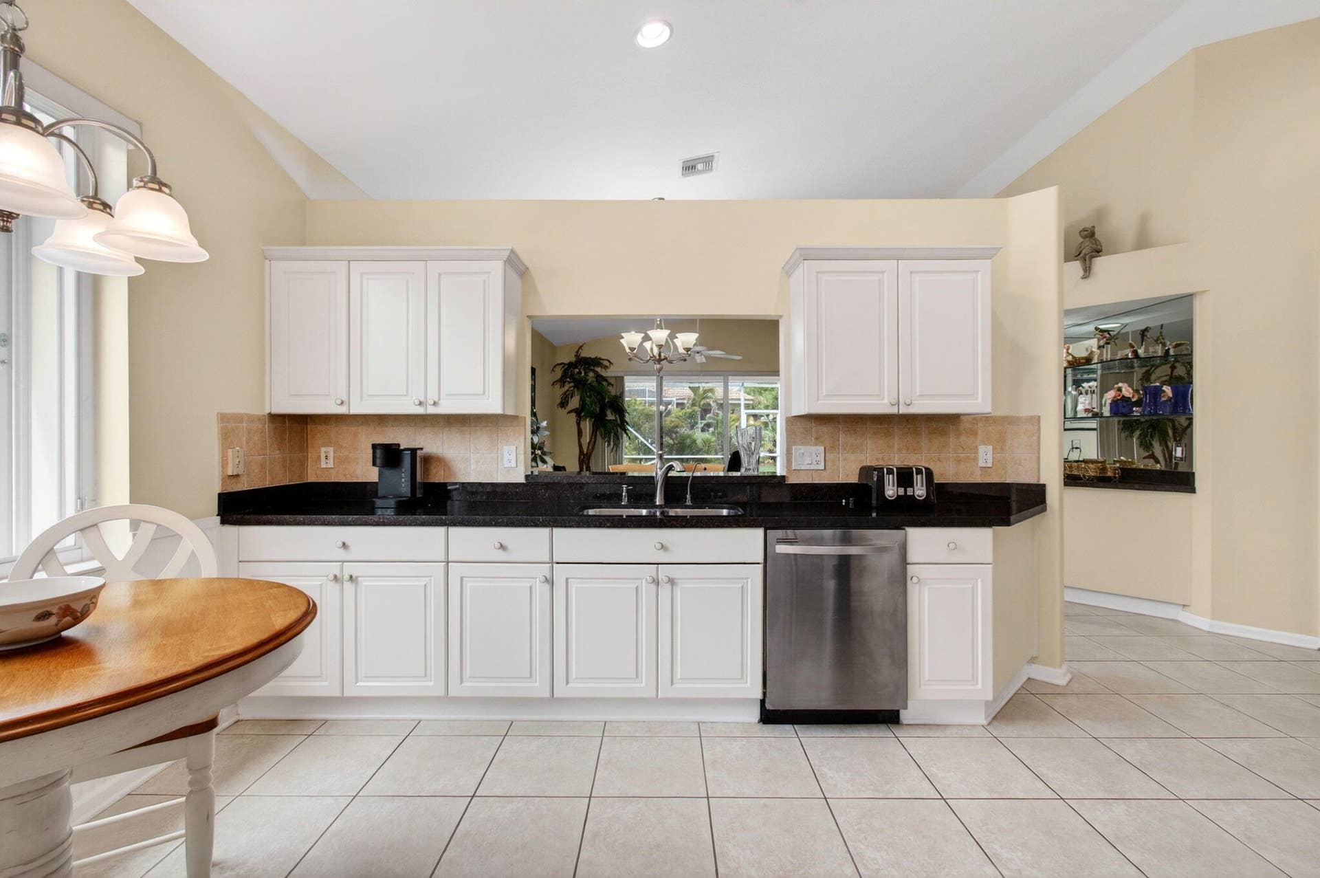 2752 Clipper Circle, West Palm Beach, FL 33411 Granite Counters