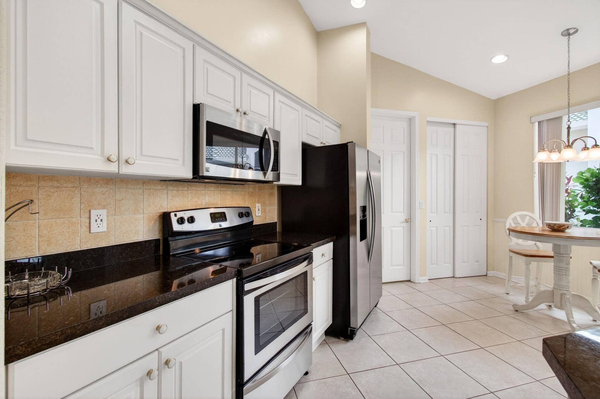 2752 Clipper Circle, West Palm Beach, FL 33411 Newer SS Appliances