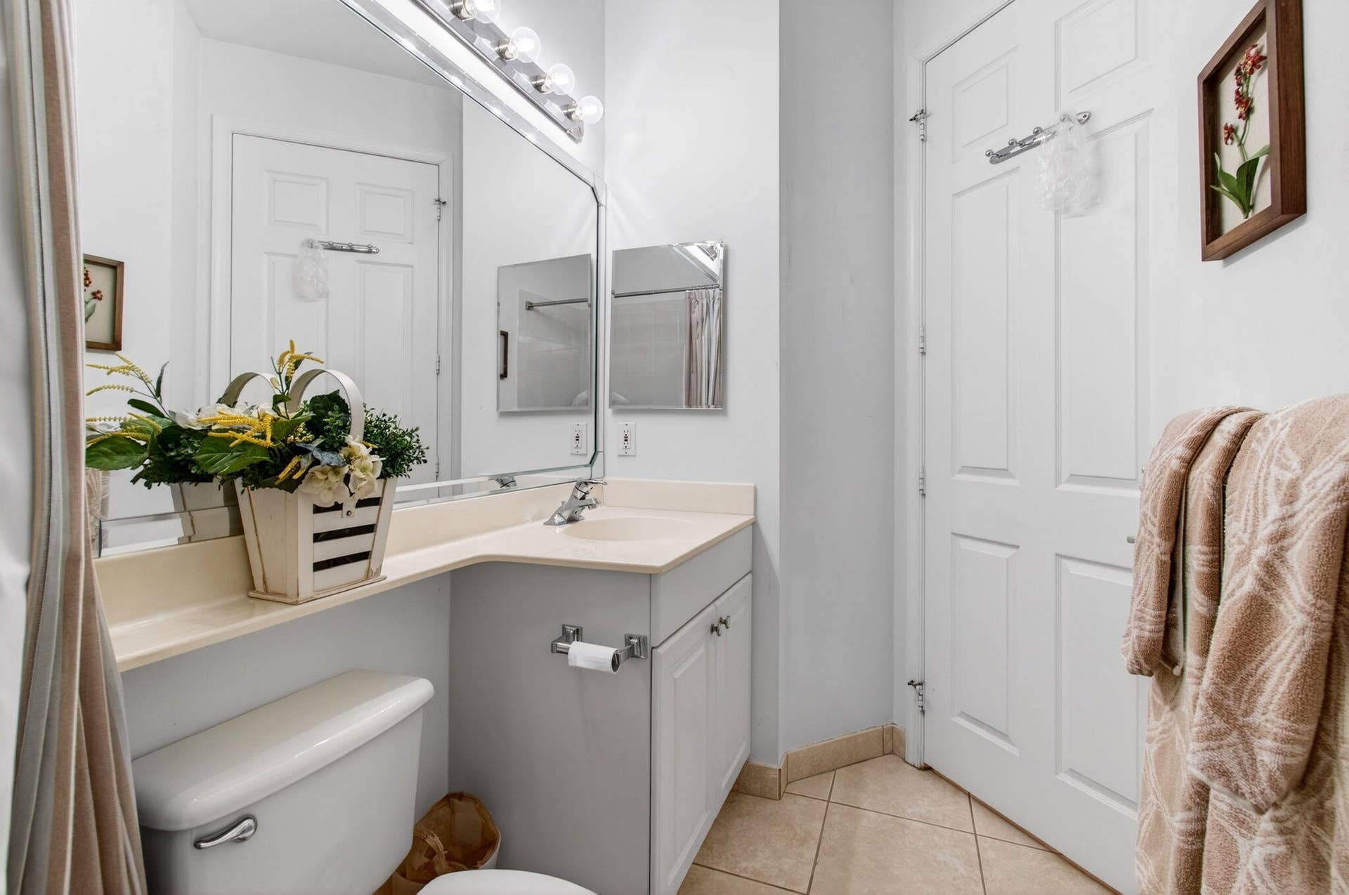 2752 Clipper Circle, West Palm Beach, FL 33411 Guest Bathroom