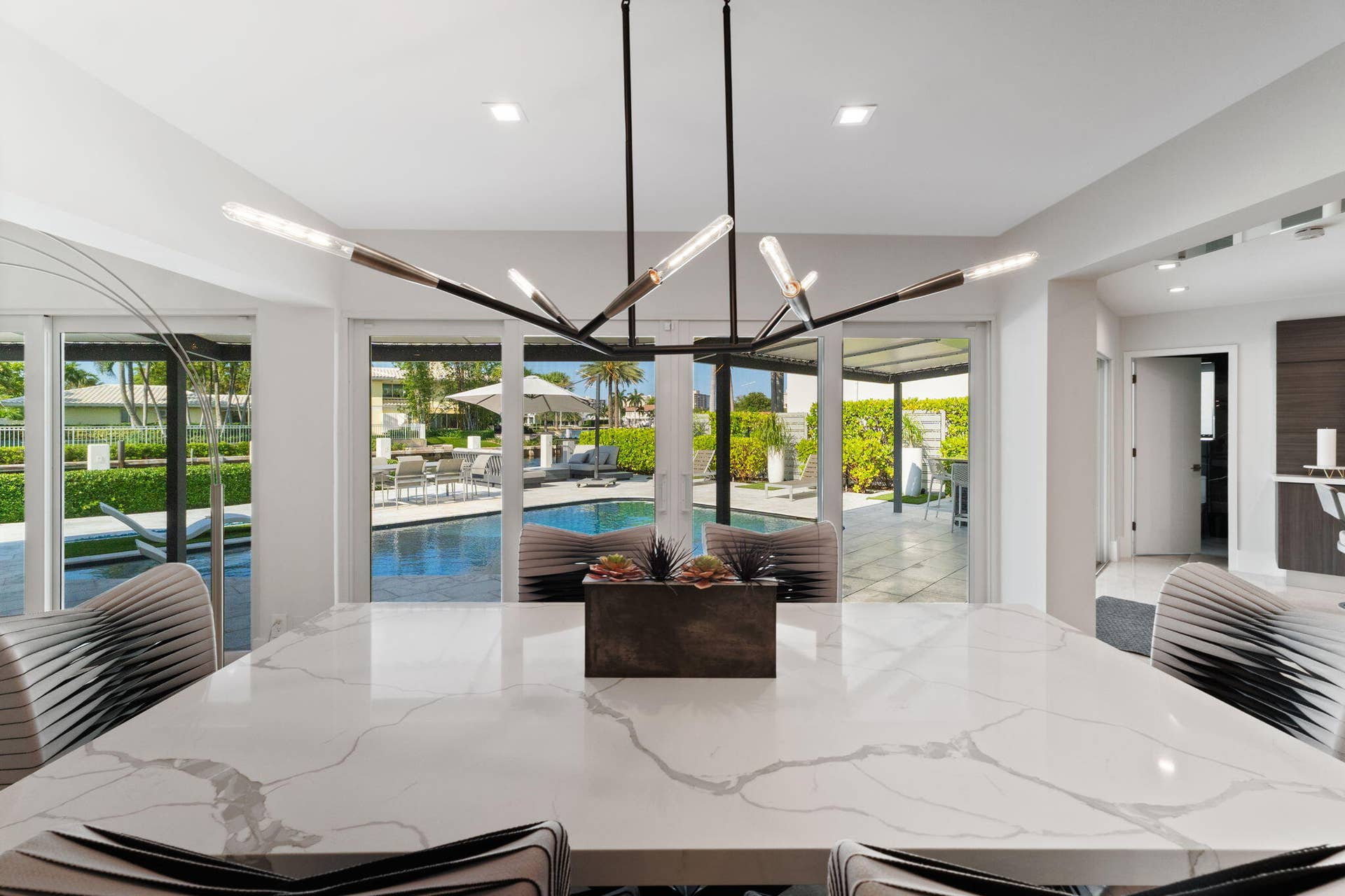 3321 NE 59th Street, Fort Lauderdale, FL 33308 dinning room