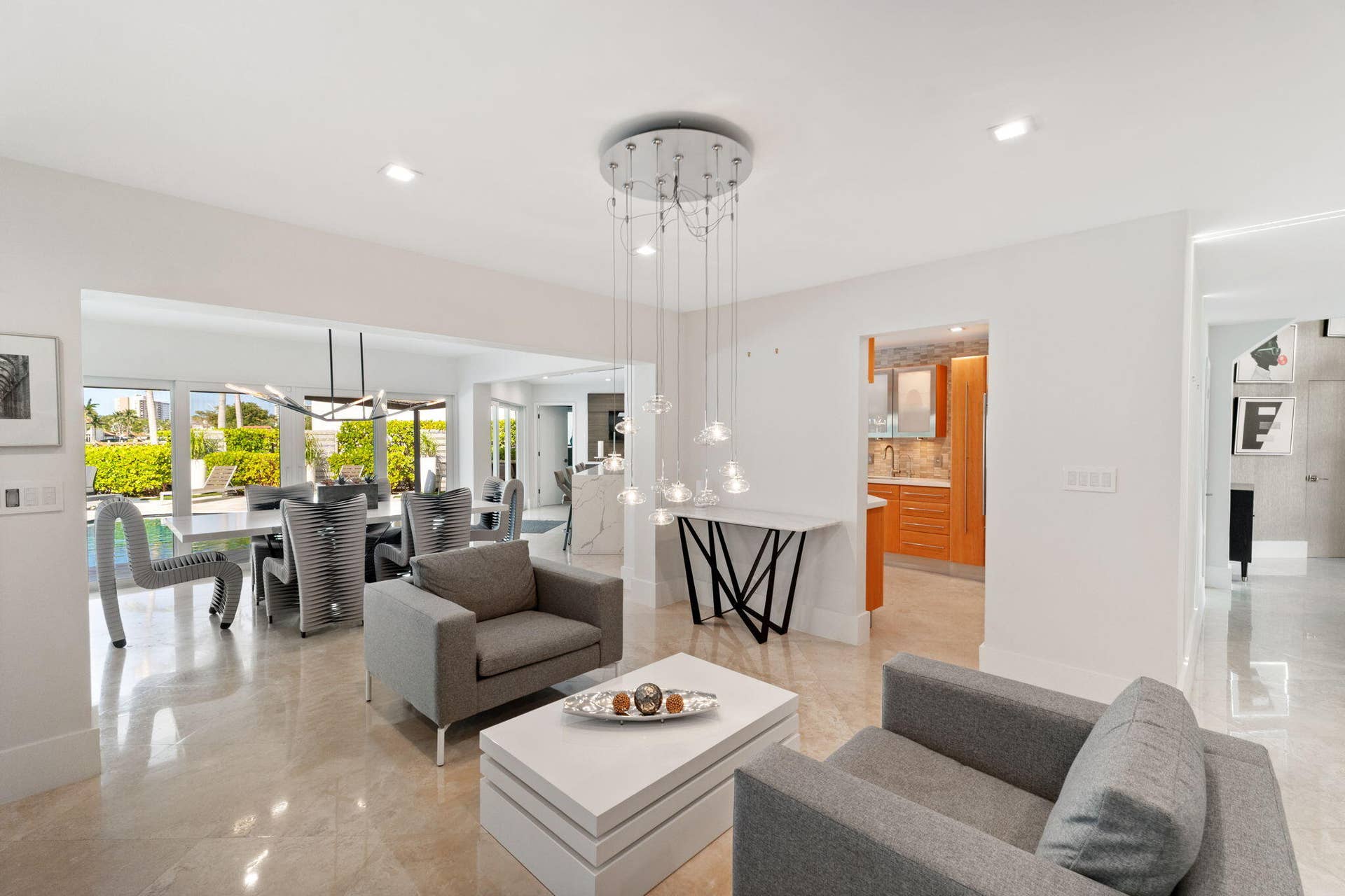 3321 NE 59th Street, Fort Lauderdale, FL 33308 sitting area