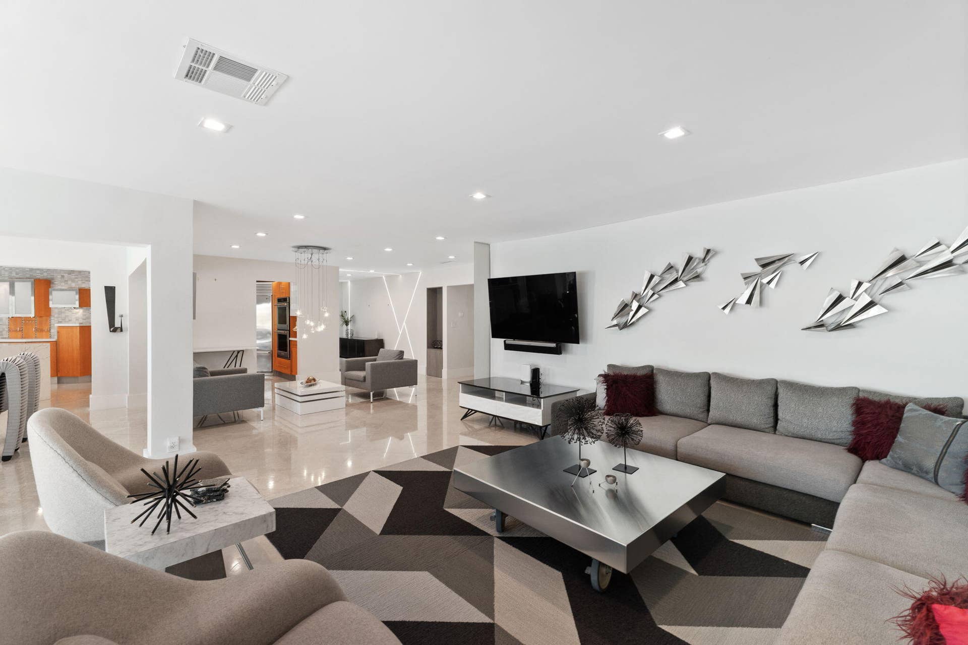 3321 NE 59th Street, Fort Lauderdale, FL 33308 living room entery view