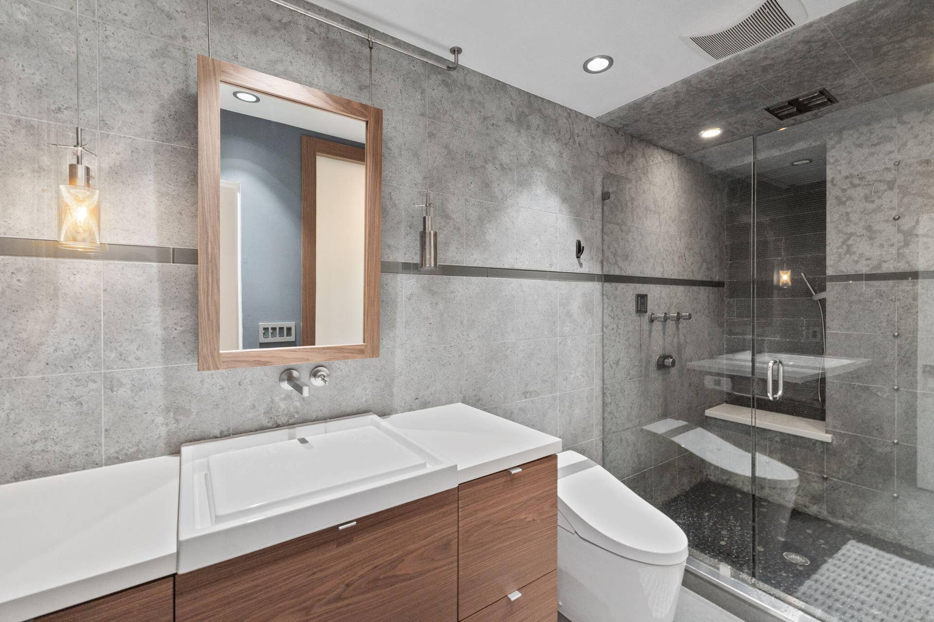 3321 NE 59th Street, Fort Lauderdale, FL 33308 2nd bathroom