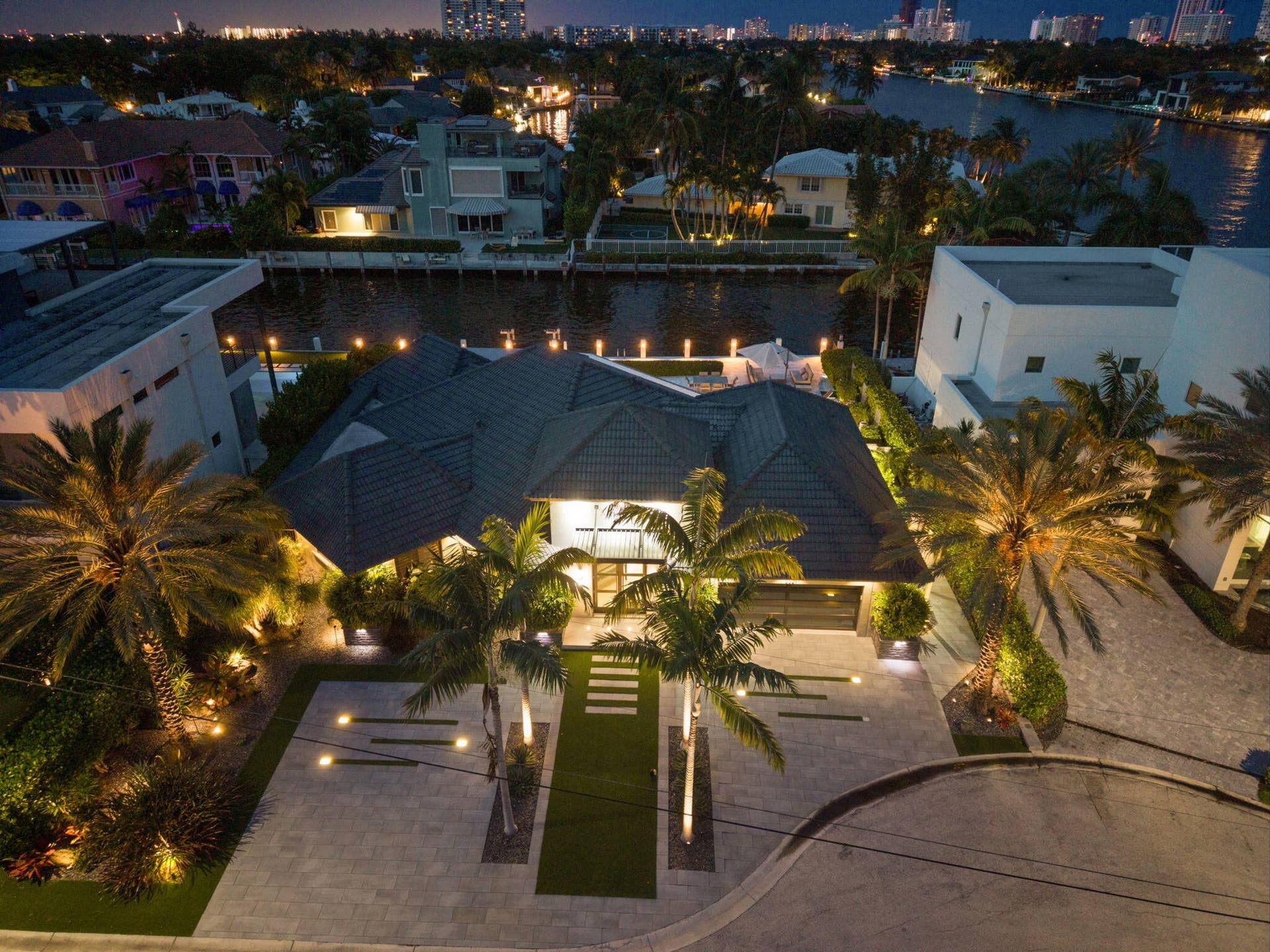 3321 NE 59th Street, Fort Lauderdale, FL 33308 53-web-or-mls-DJI_20260529203216_0357_D