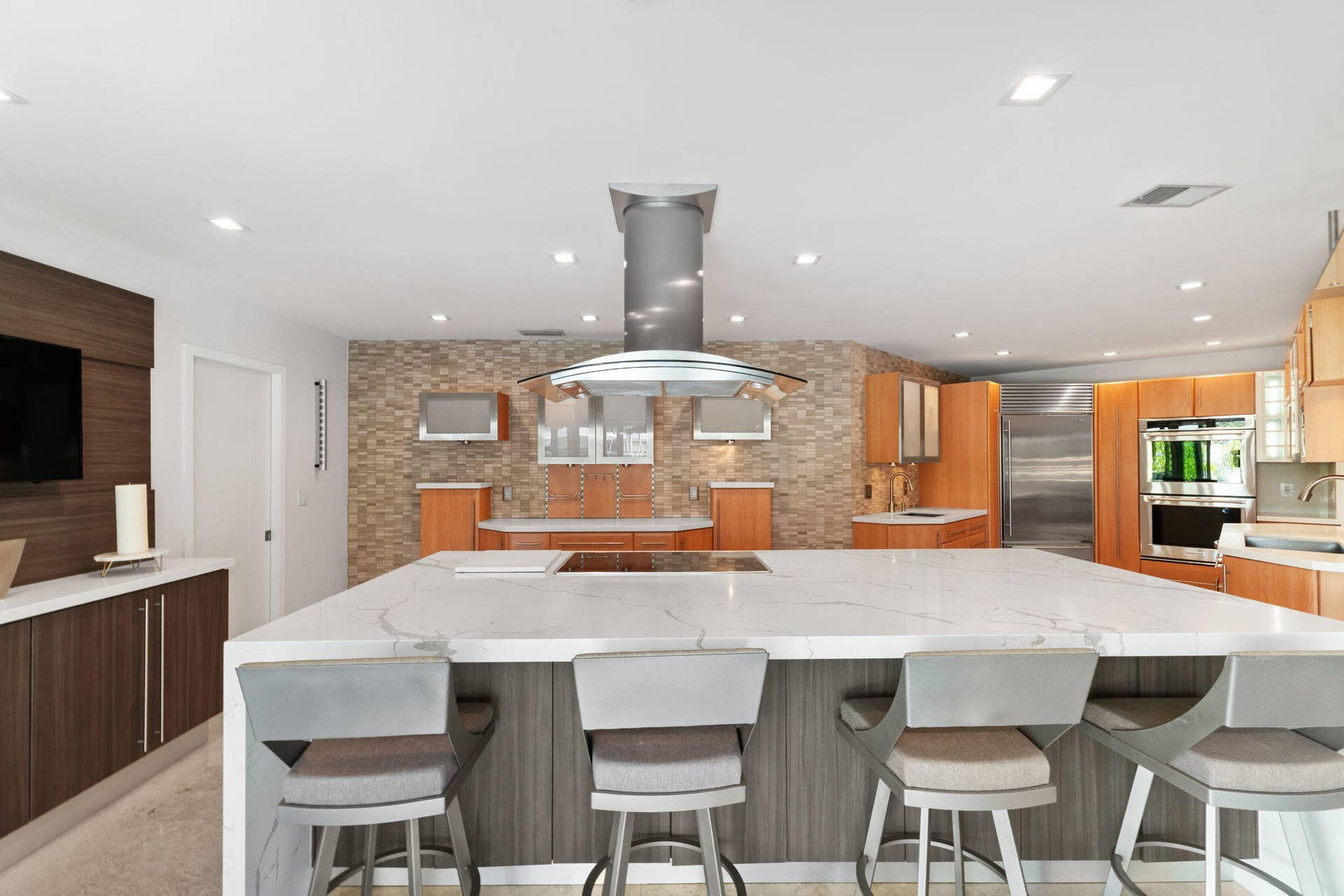 3321 NE 59th Street, Fort Lauderdale, FL 33308 kitchen