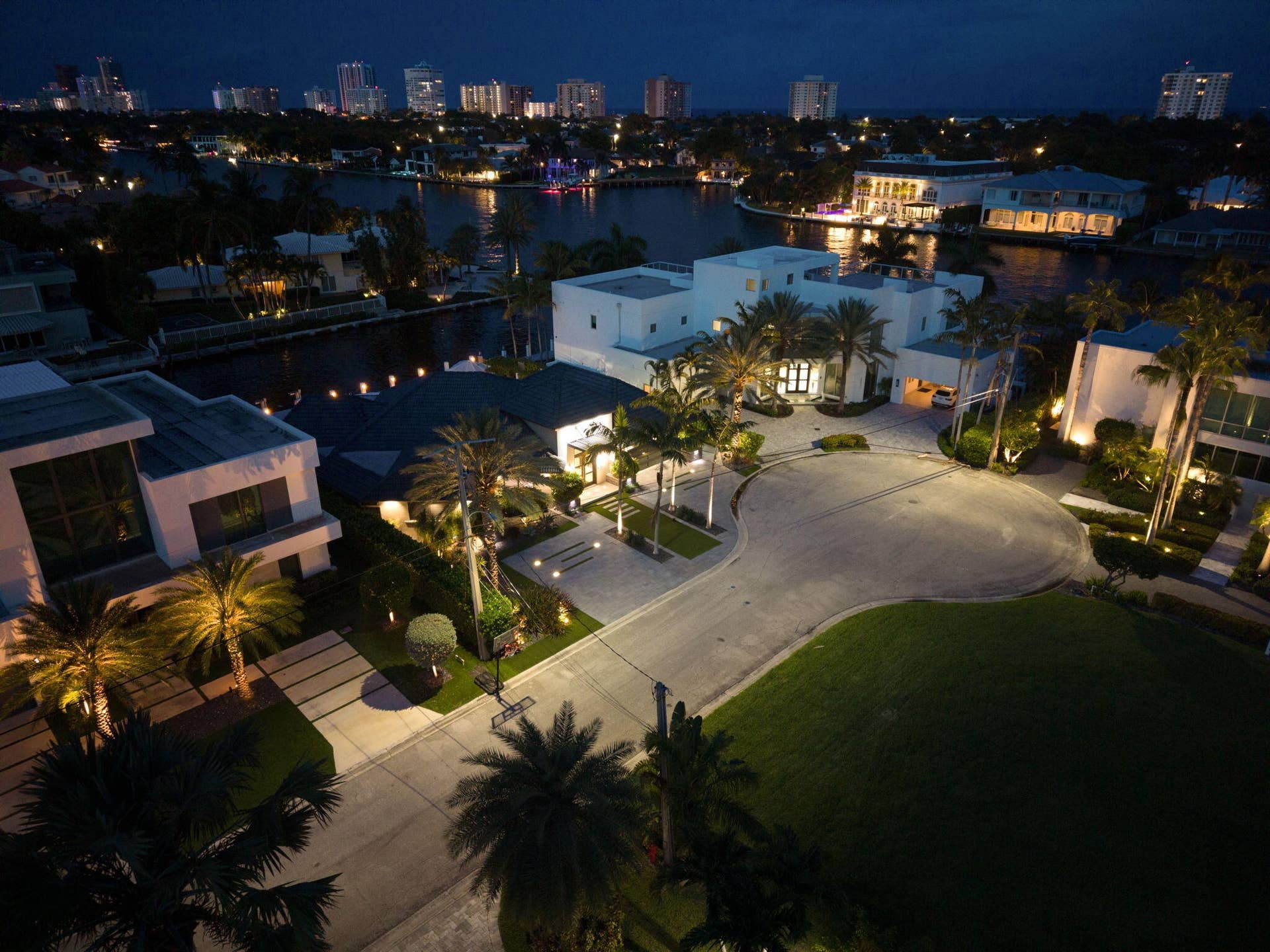 3321 NE 59th Street, Fort Lauderdale, FL 33308 54-web-or-mls-DJI_20260529203247_0360_D