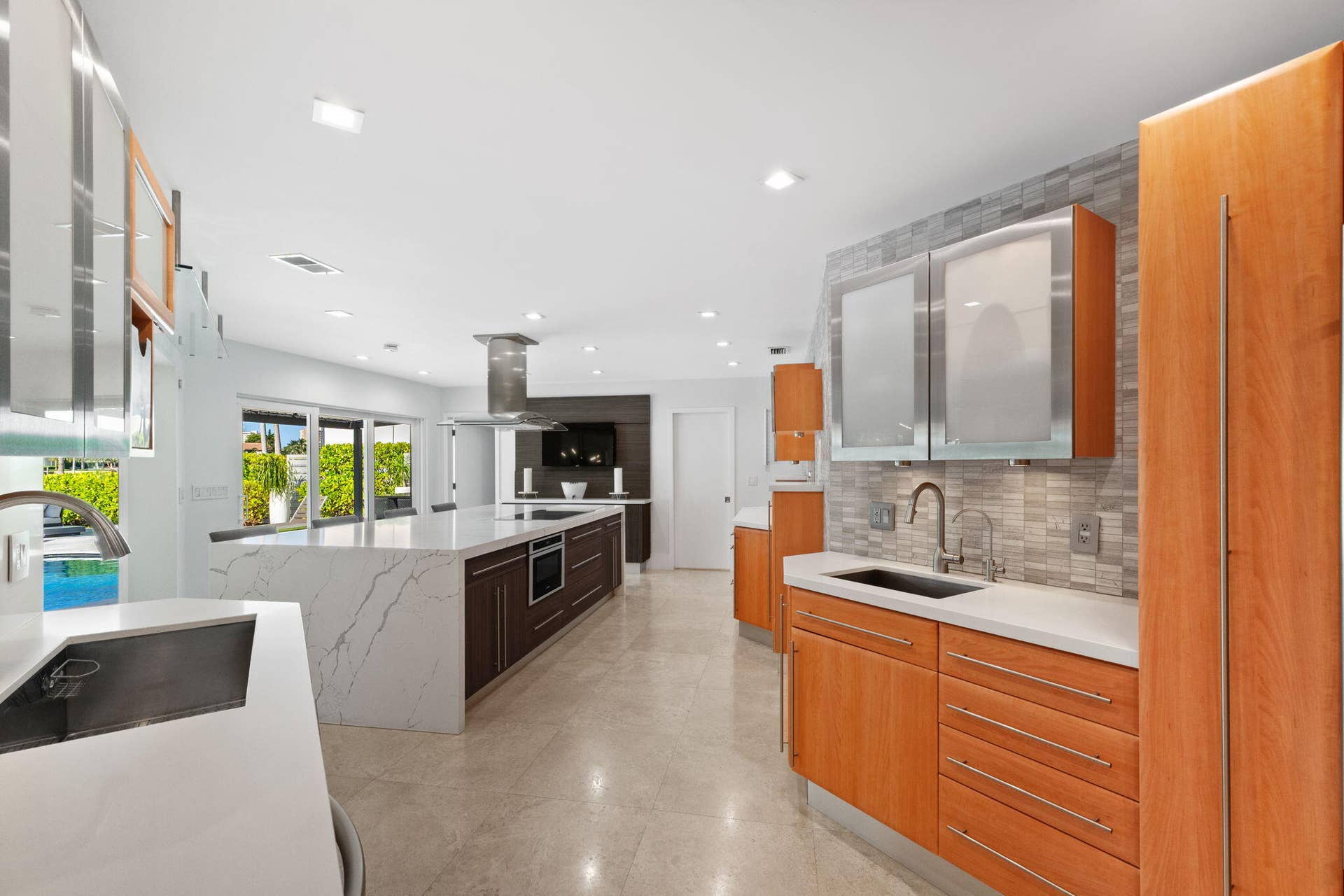 3321 NE 59th Street, Fort Lauderdale, FL 33308 kitchen