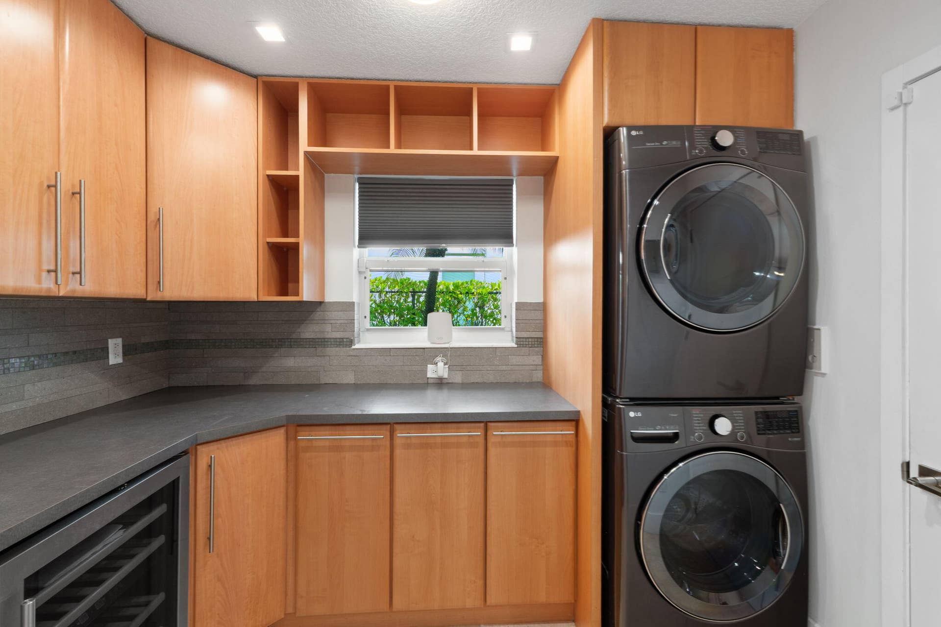 3321 NE 59th Street, Fort Lauderdale, FL 33308 Laudry room