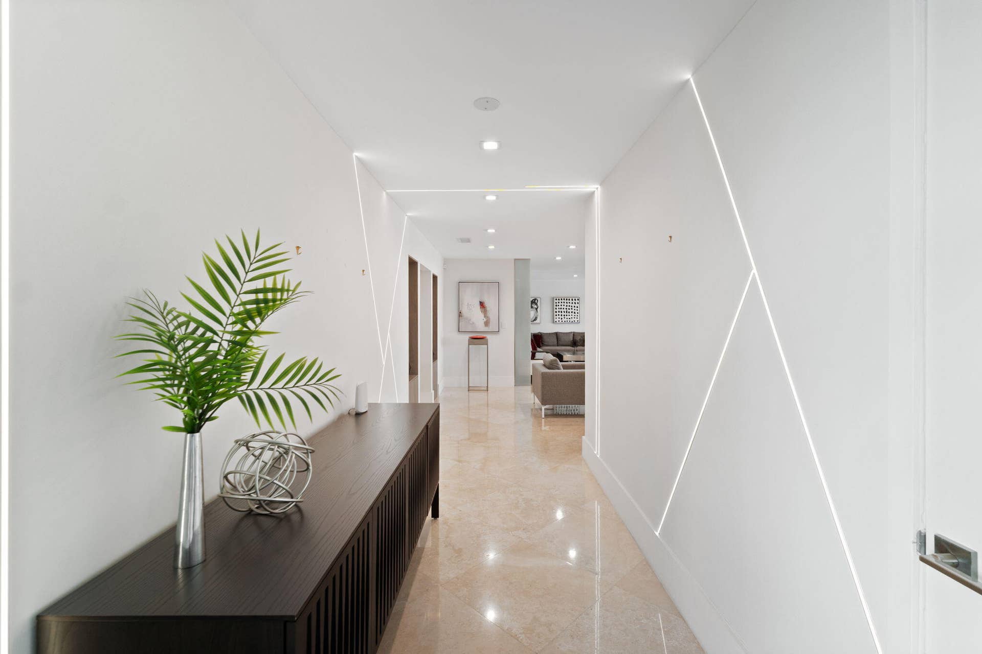 3321 NE 59th Street, Fort Lauderdale, FL 33308 entry hall