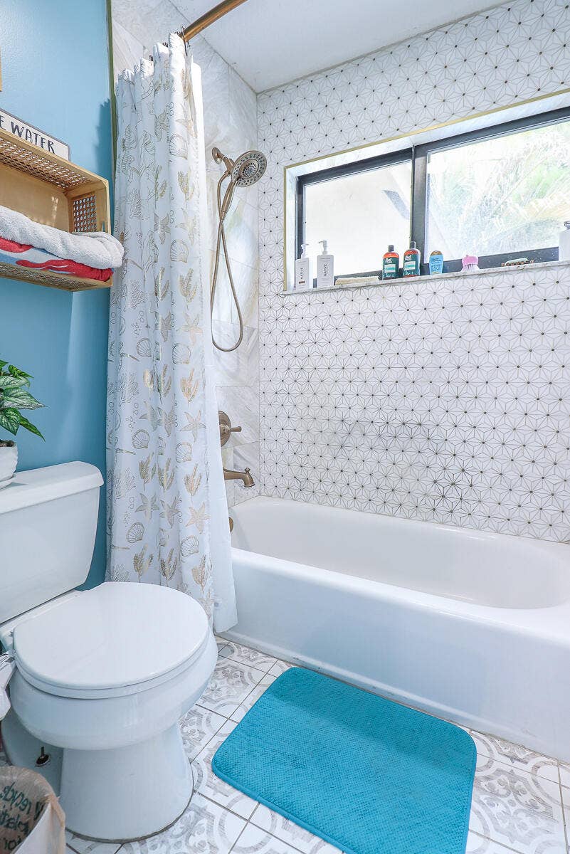 8259 155th Place N, Palm Beach Gardens, FL 33418 29-Bathroom 2