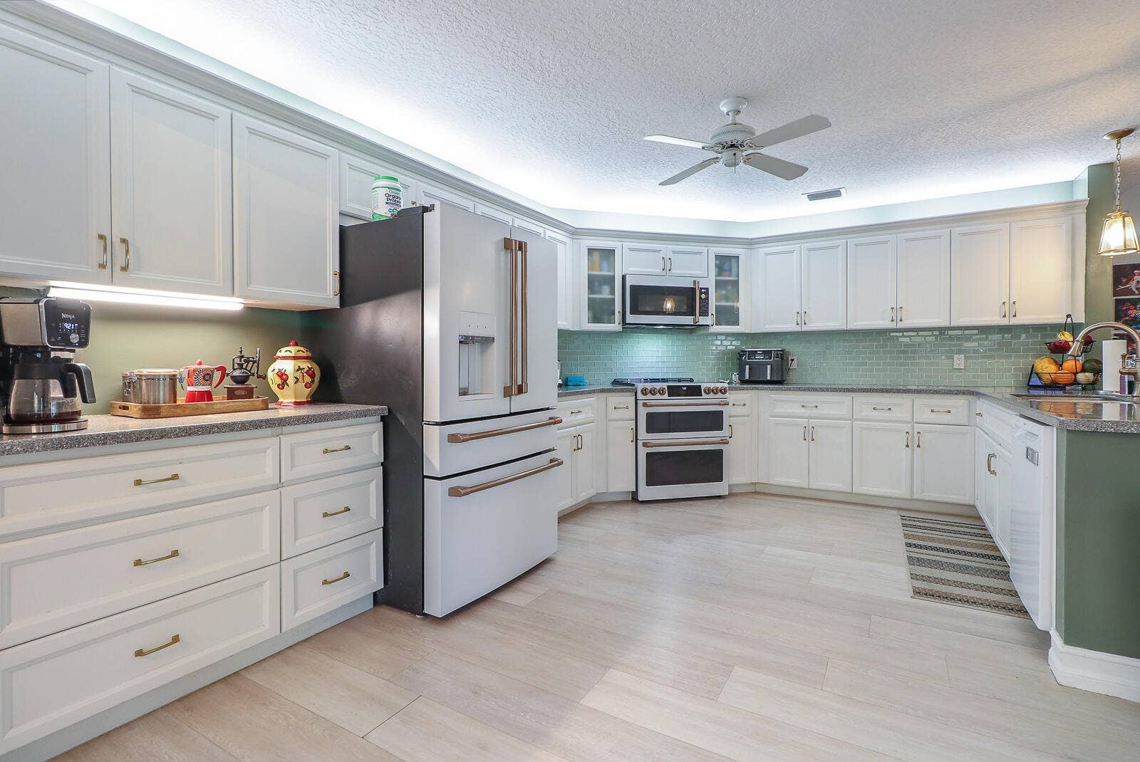 8259 155th Place N, Palm Beach Gardens, FL 33418 13-Kitchen