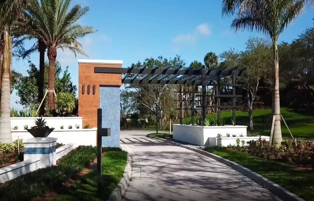 19599 SE Turnbridge Drive, #Ellington 78, Jupiter, FL 33458 Bridgewater Entry Feature