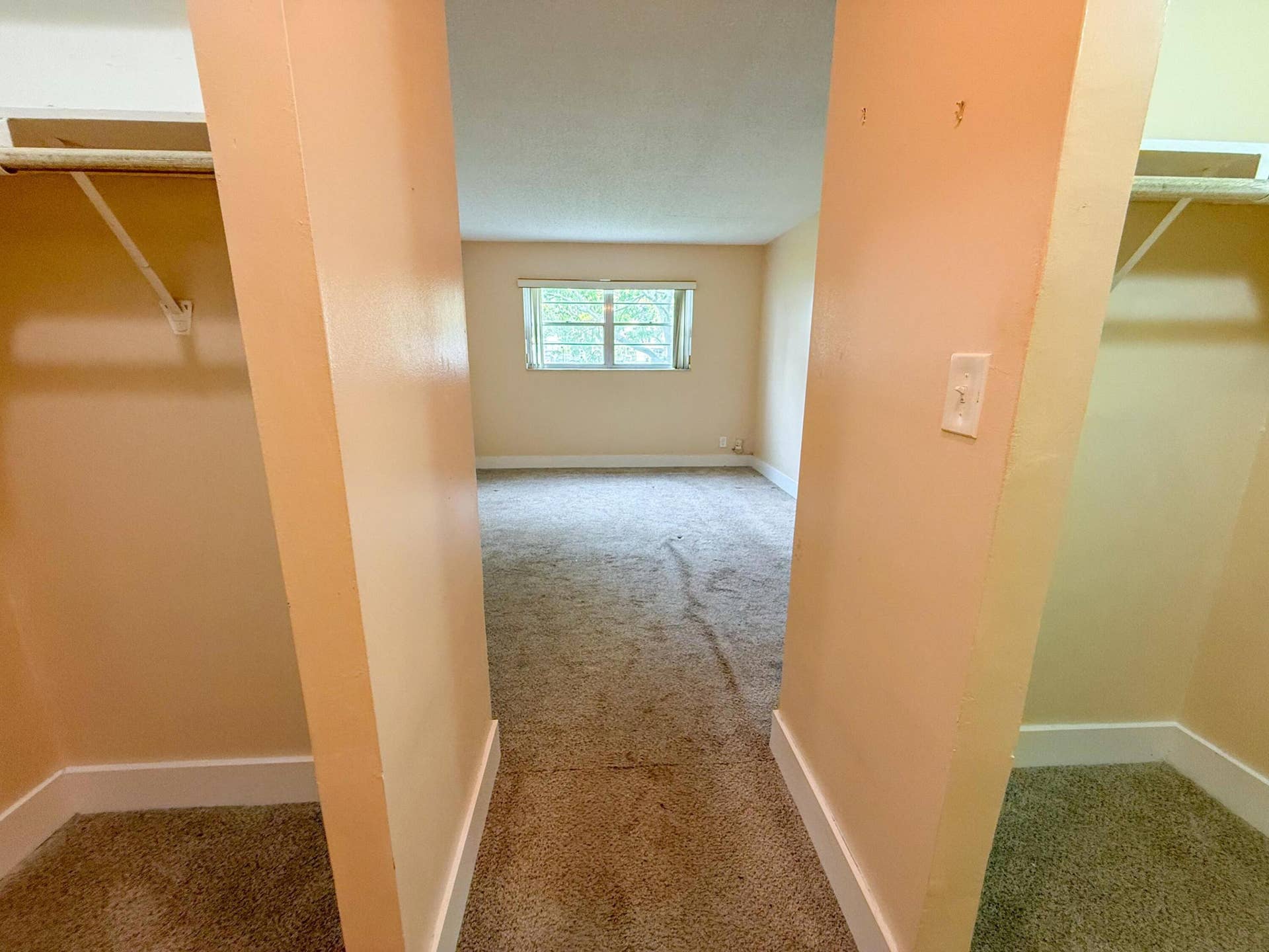 604 NE 2nd Street, #122, Dania Beach, FL 33004 Walk-in closets