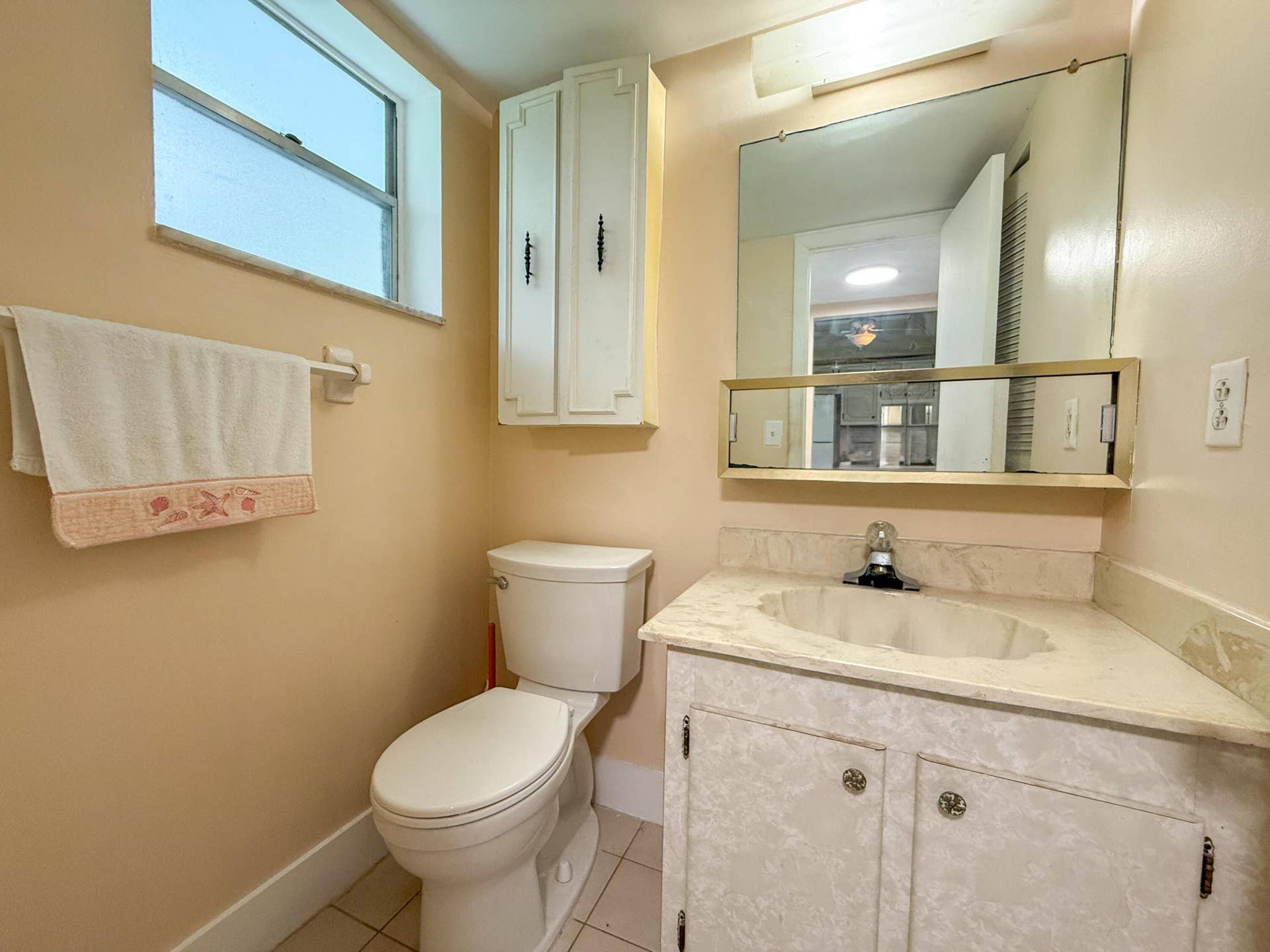 604 NE 2nd Street, #122, Dania Beach, FL 33004 Half Bathroom