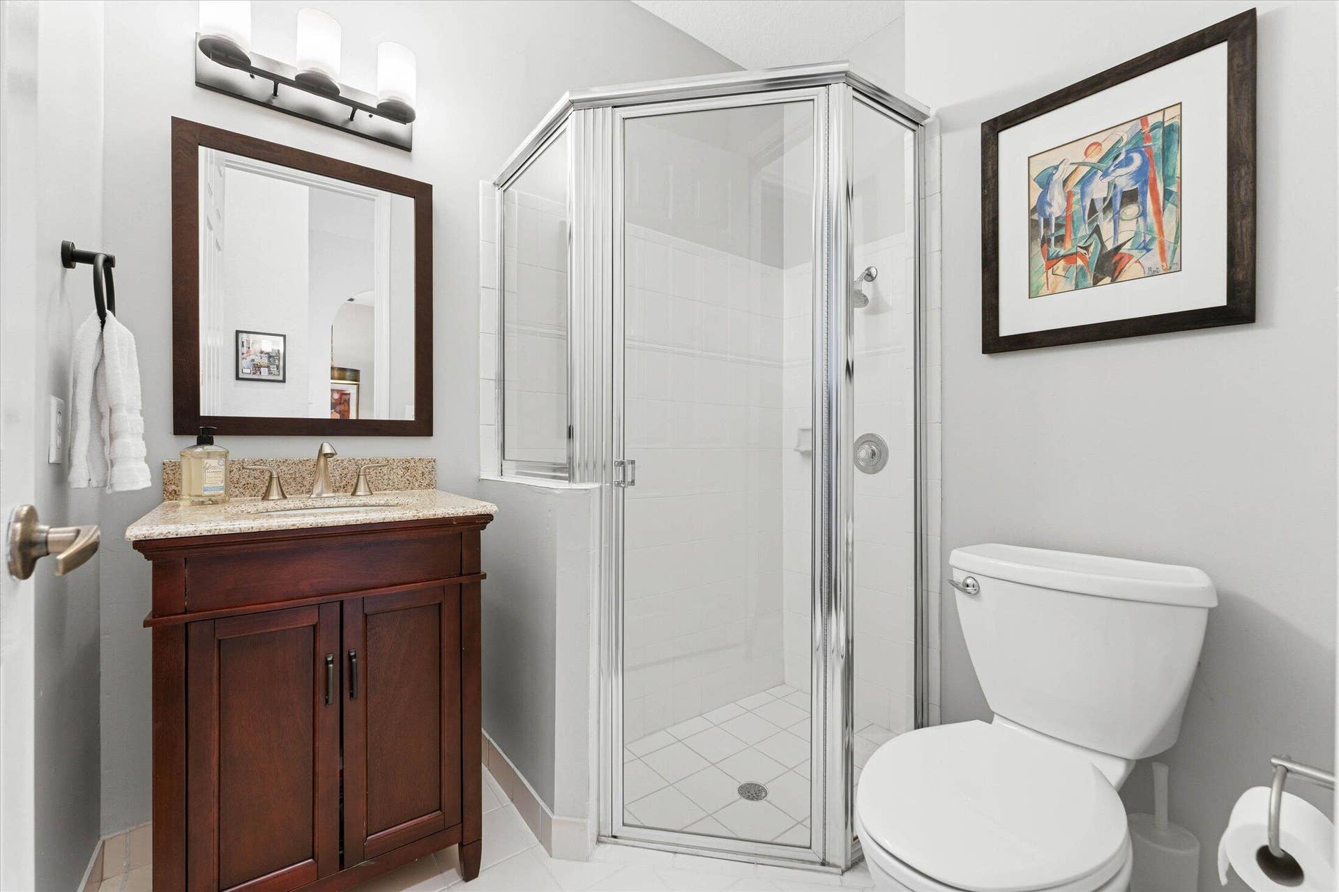 Bathroom 4 (in front of house/guest bathroom)