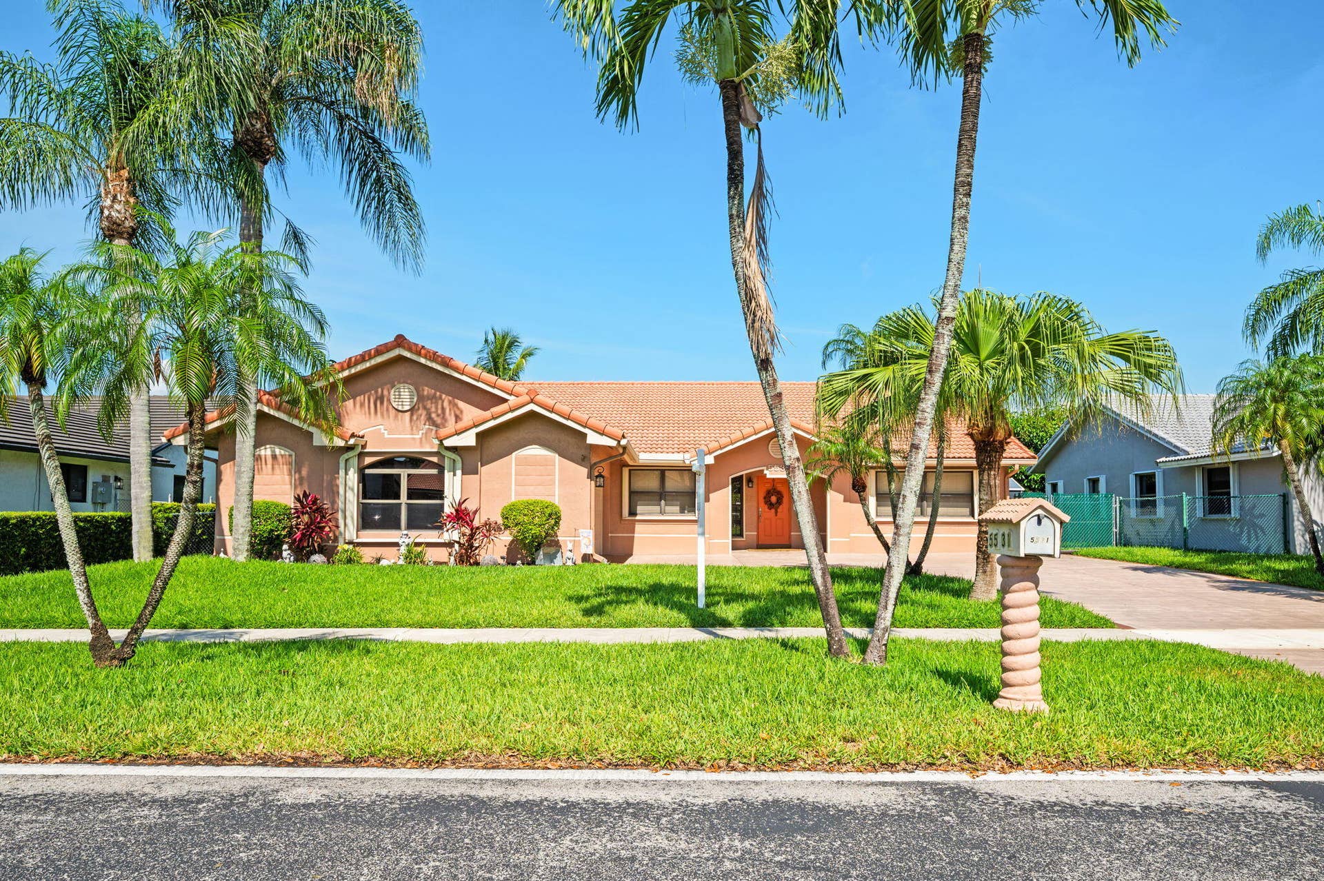5531 Hawkes Bluff Avenue, Davie, FL 33331 3-web-or-mls-5531-hawkes-bluff-ave