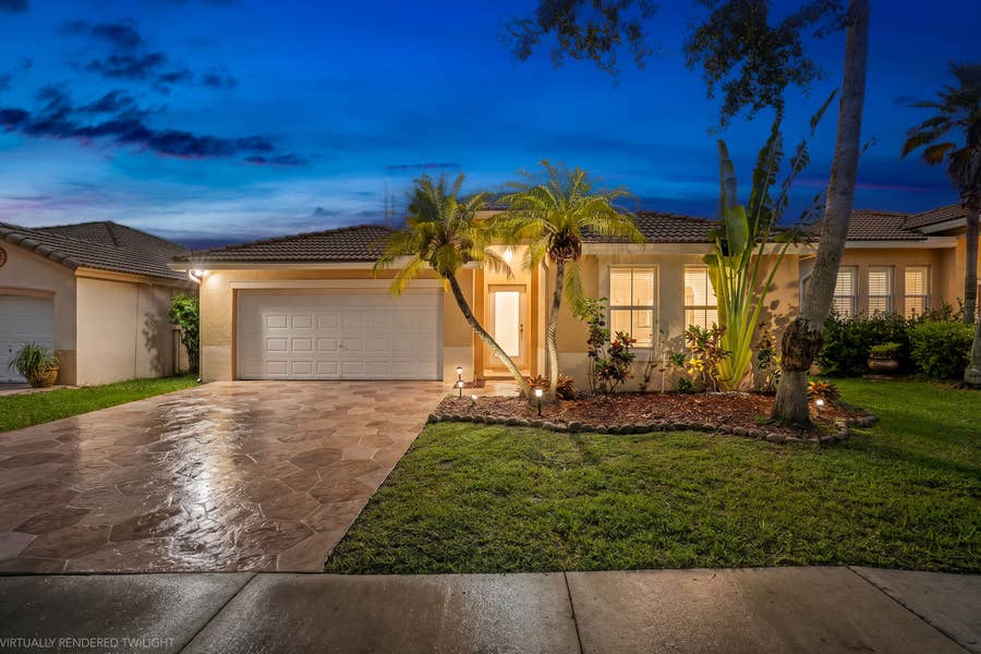 Property photo for 376 E Royal Cove Circle, Davie, FL