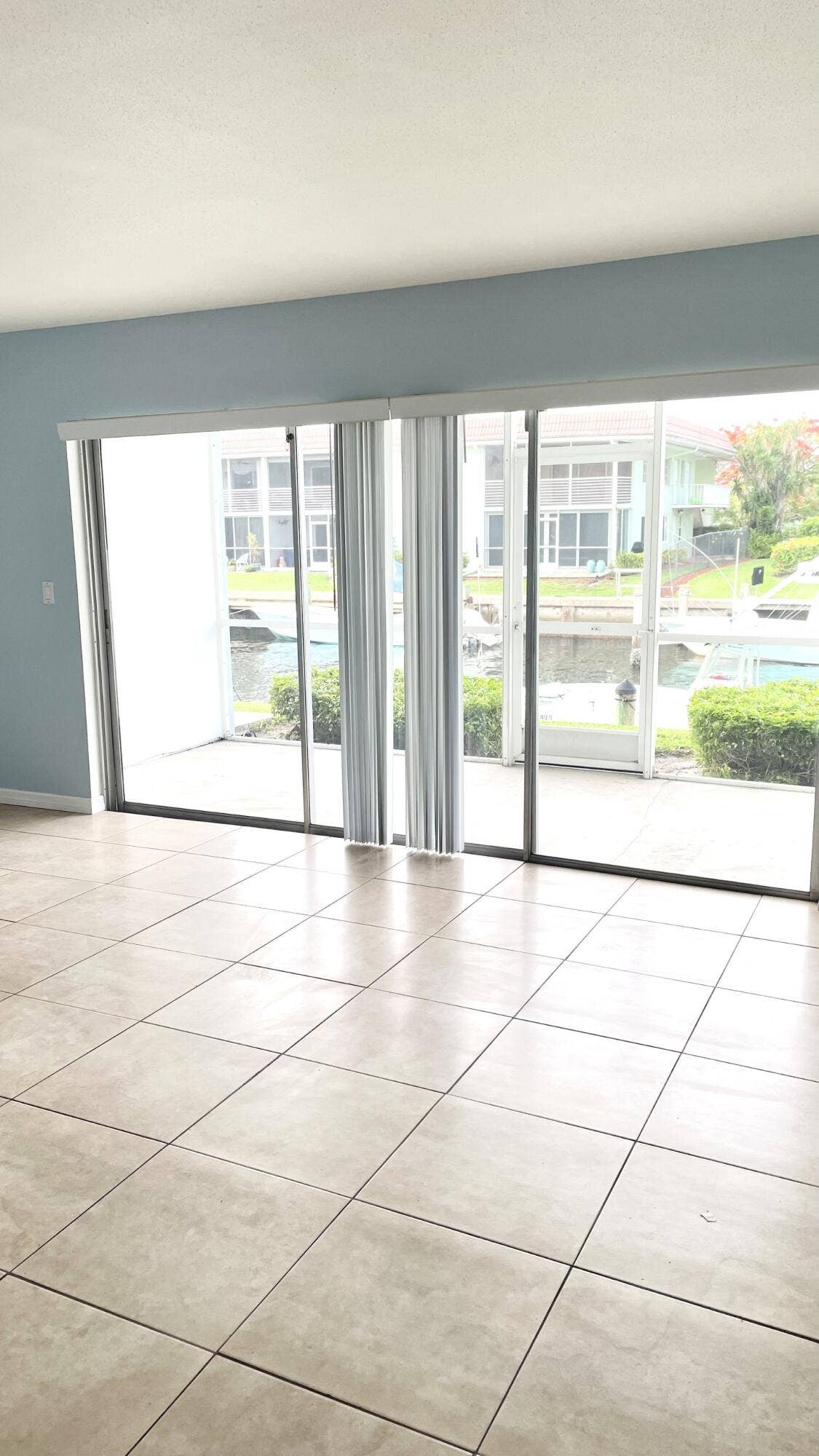 120 Wettaw Lane, #112, North Palm Beach, FL 33408 living room 1
