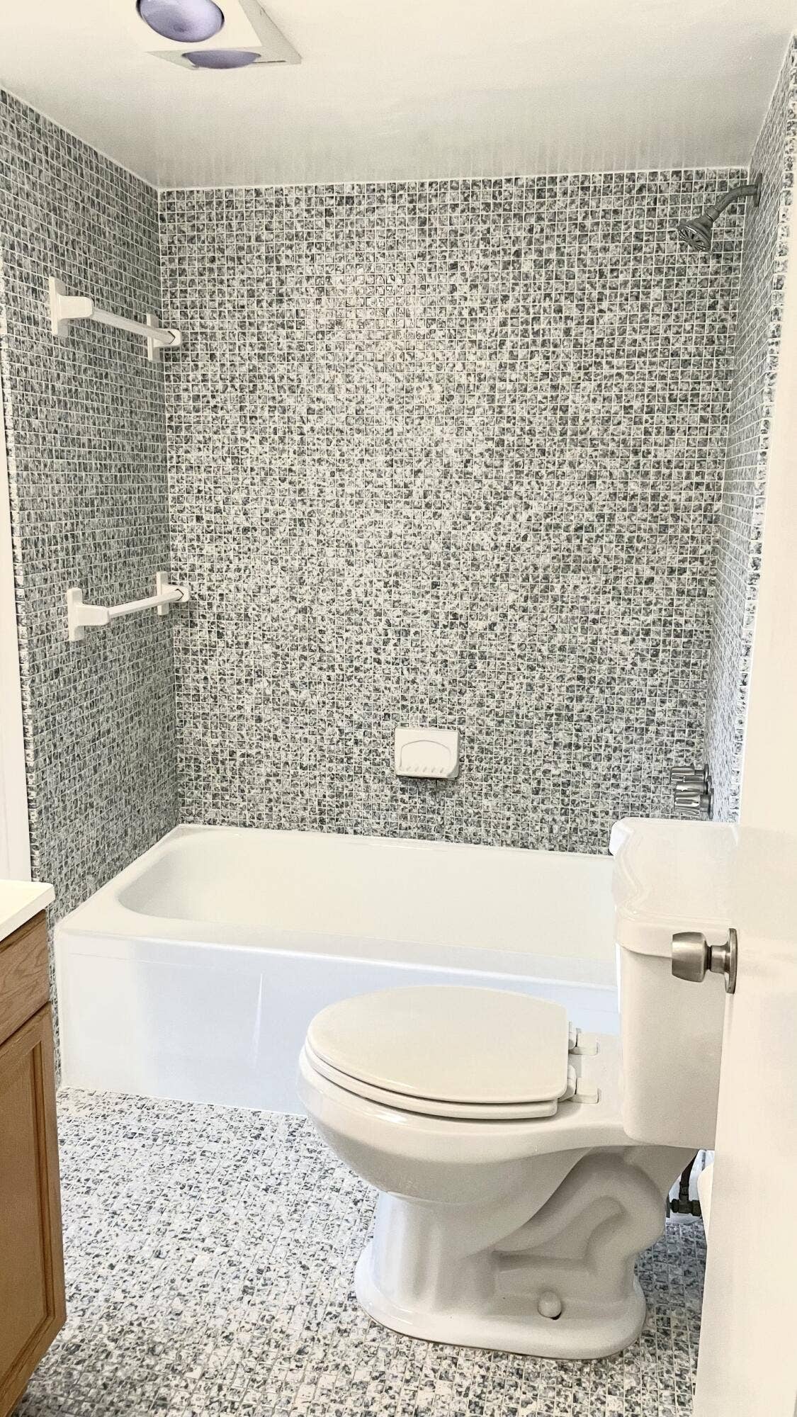 120 Wettaw Lane, #112, North Palm Beach, FL 33408 bathroom2