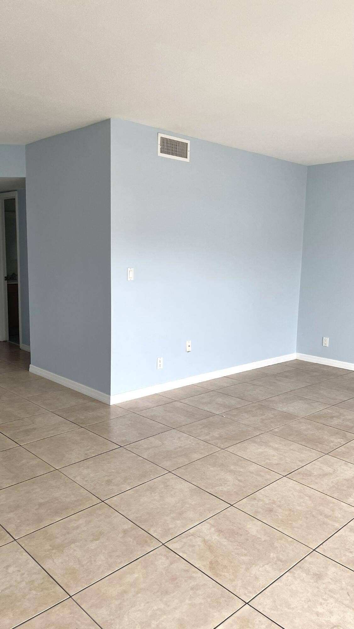 120 Wettaw Lane, #112, North Palm Beach, FL 33408 living room