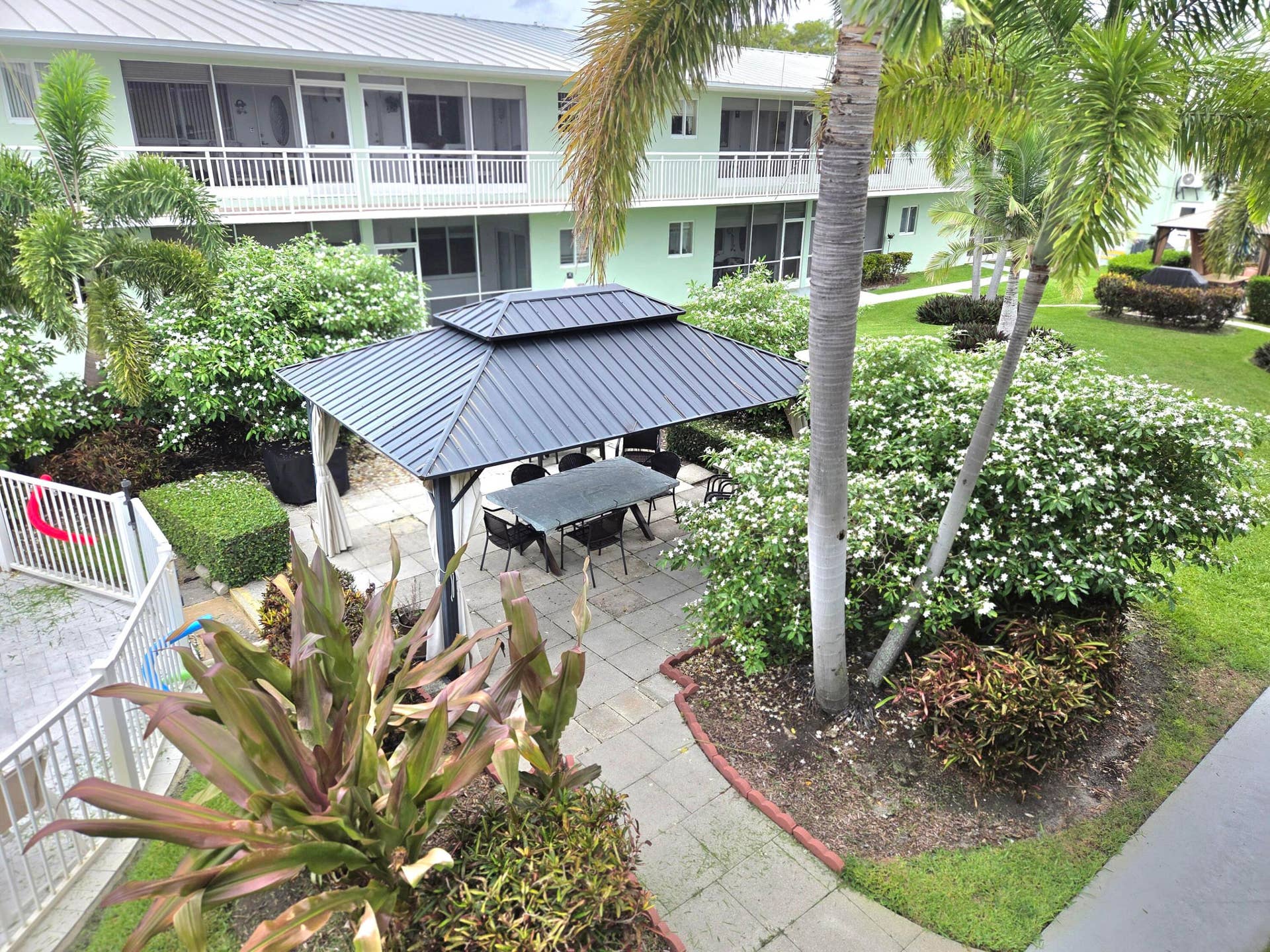 2100 NE 38th Street NE, #207, Lighthouse Point, FL 33064 Poolside Tiki