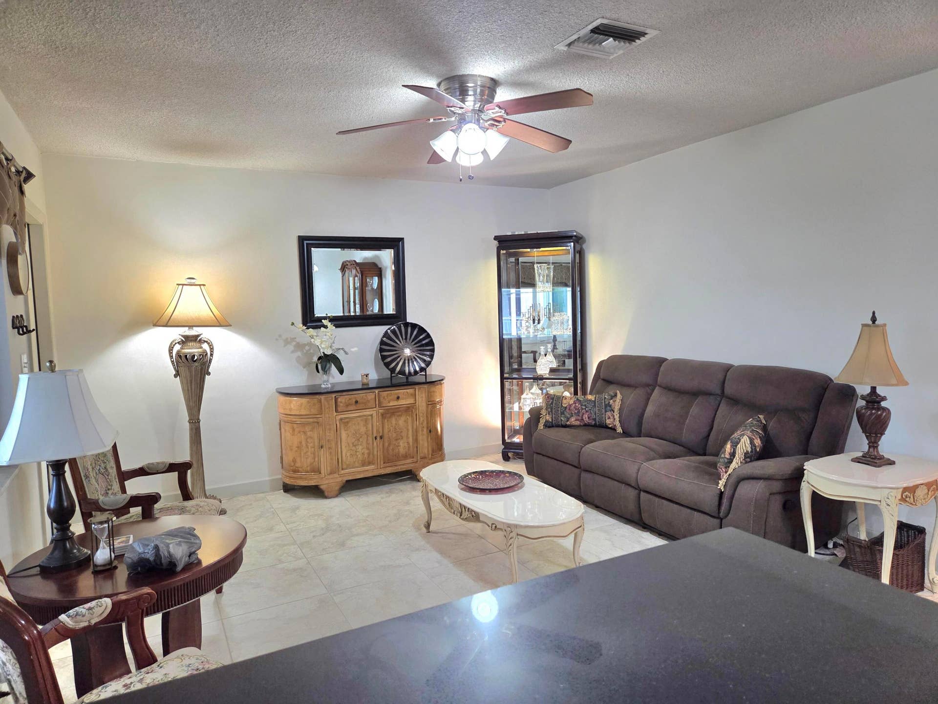 2100 NE 38th Street NE, #207, Lighthouse Point, FL 33064 Living room