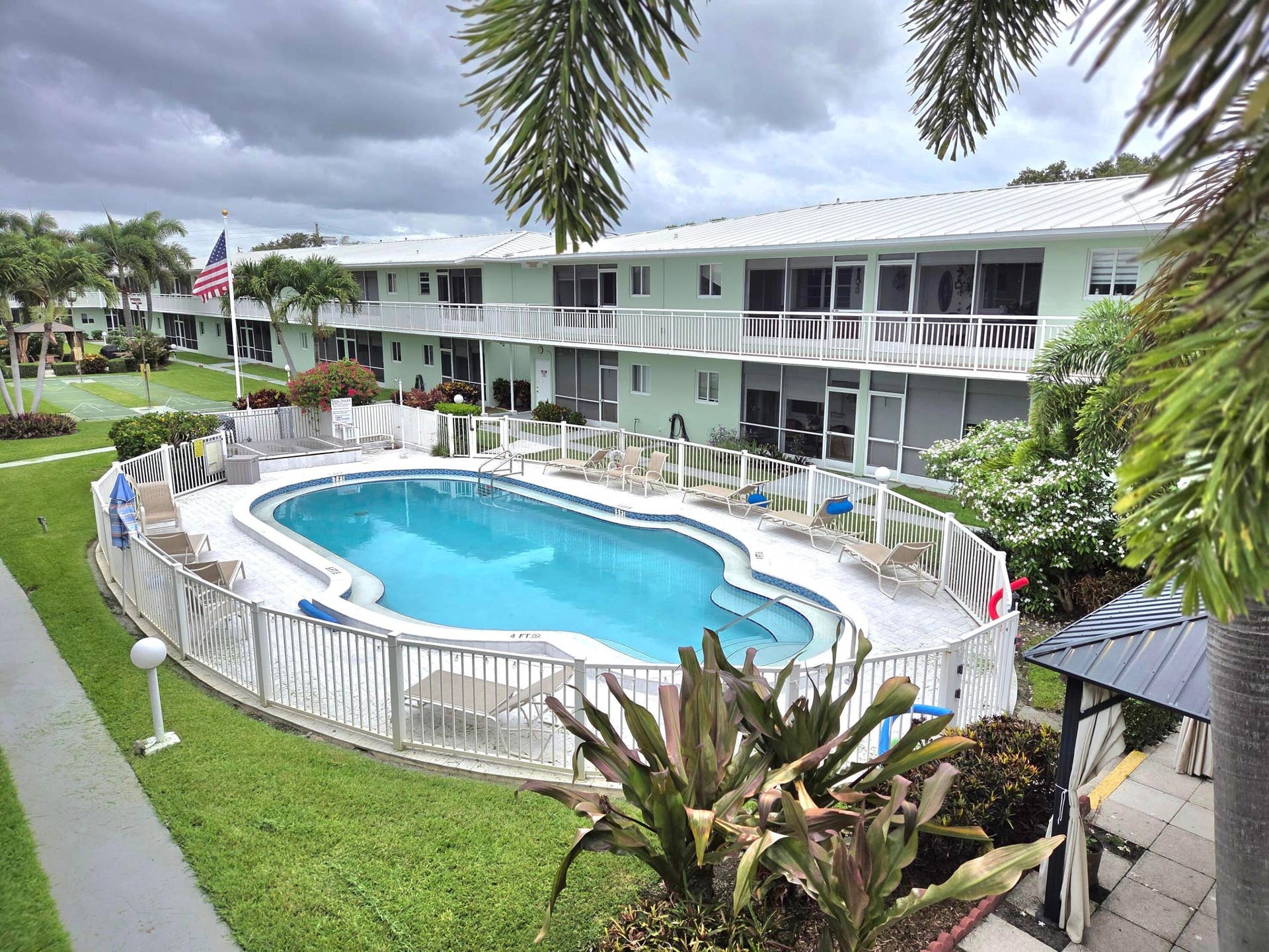 2100 NE 38th Street NE, #207, Lighthouse Point, FL 33064 Heated Pool