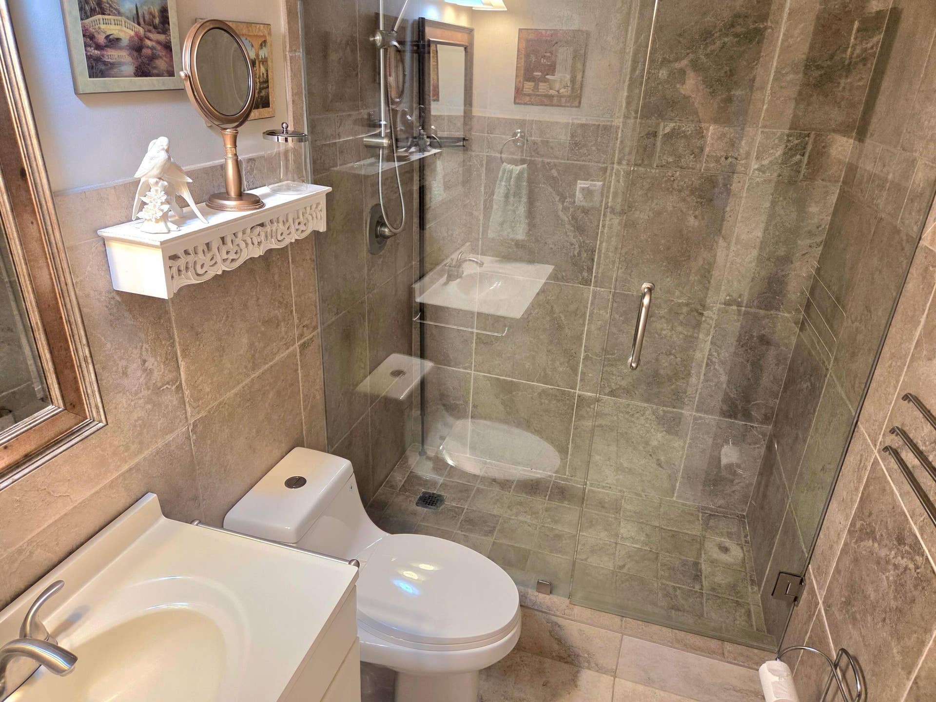 2100 NE 38th Street NE, #207, Lighthouse Point, FL 33064 Primary Bathroom