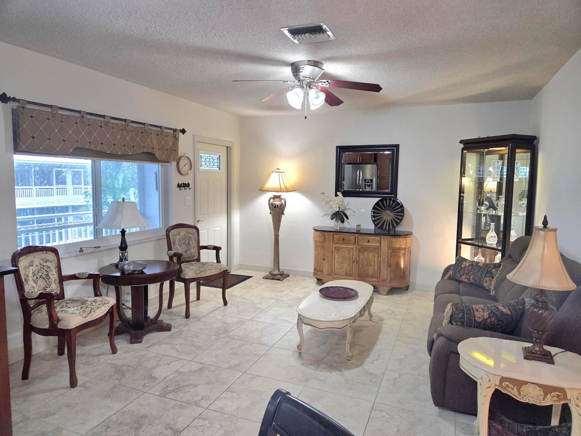 2100 NE 38th Street NE, #207, Lighthouse Point, FL 33064 Living Room